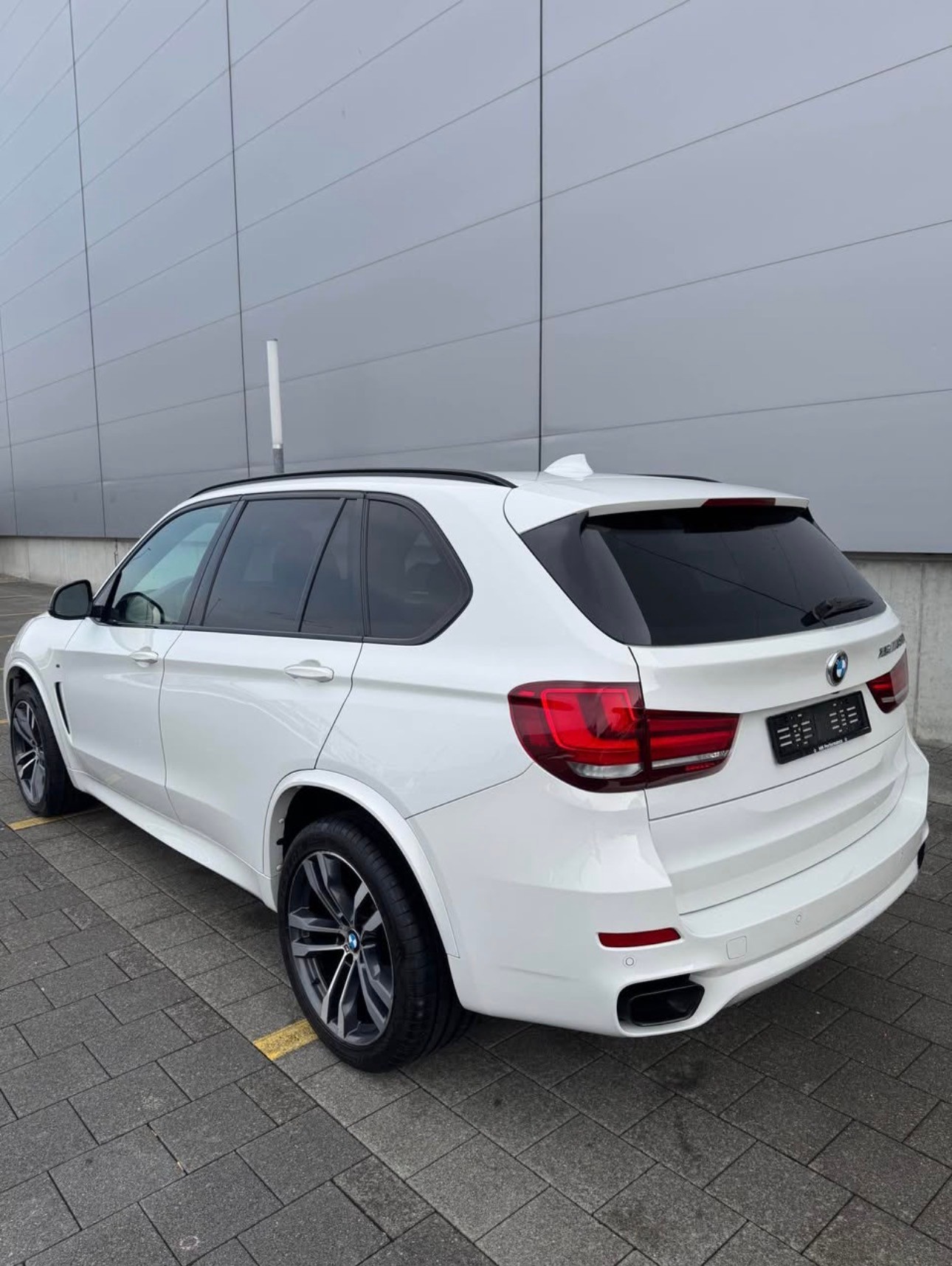 BMW X5 xDrive M50d Steptronic-image-2