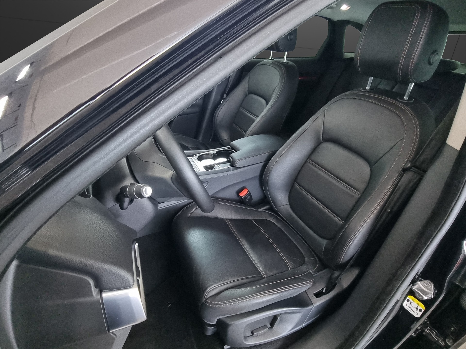 JAGUAR F-Pace 2.0 D 180 Pure AWD-image-5