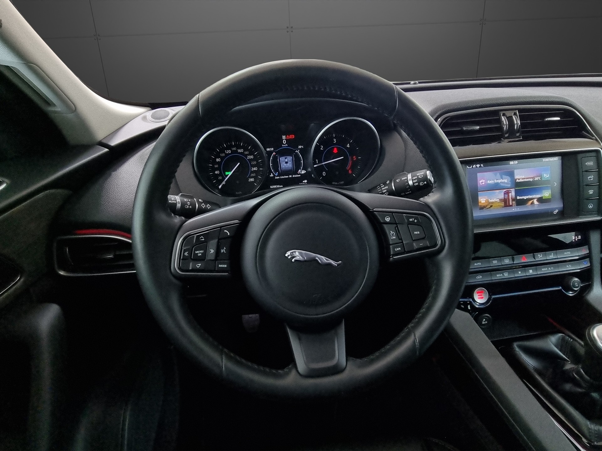 JAGUAR F-Pace 2.0 D 180 Pure AWD-image-8