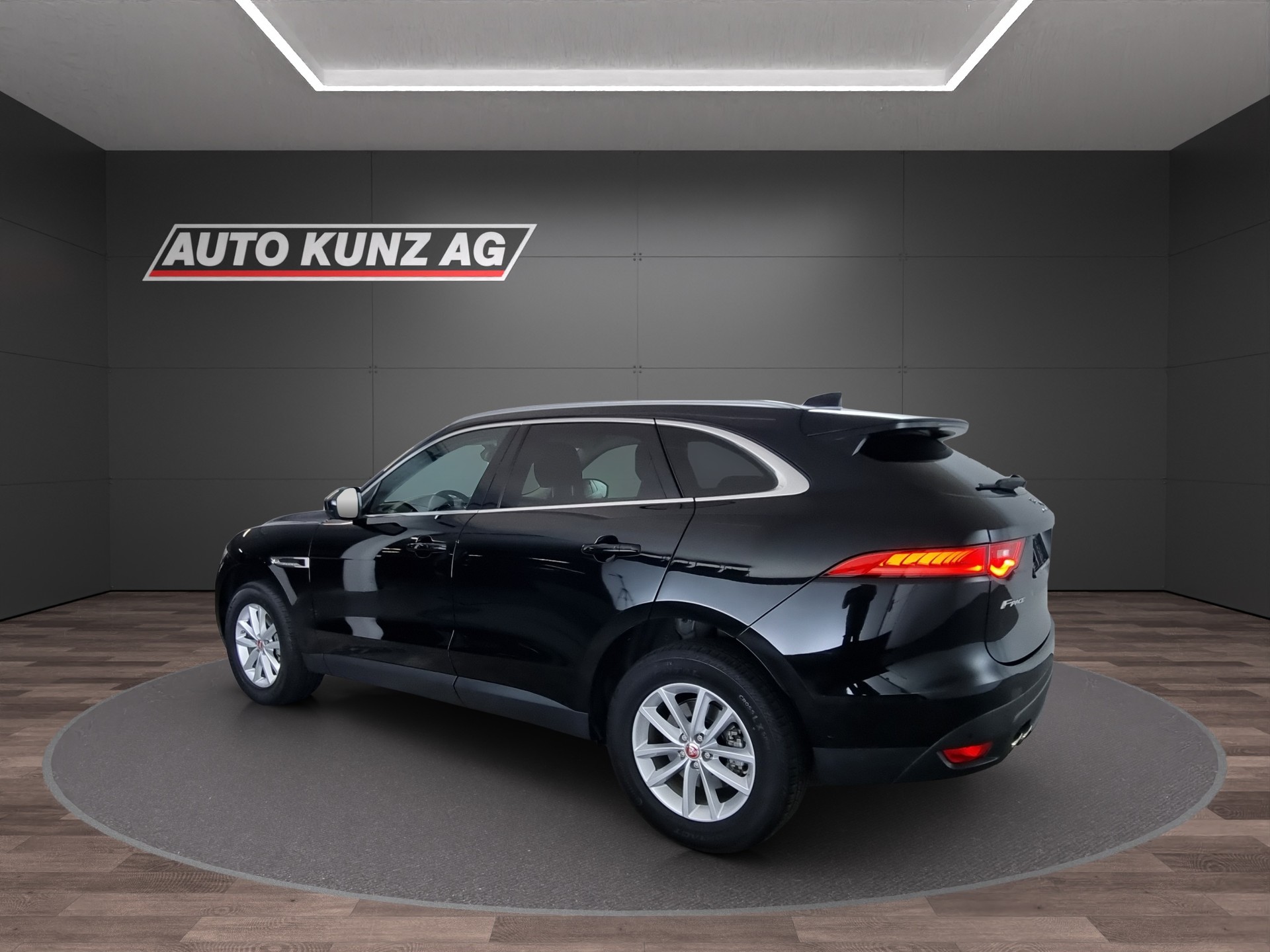 JAGUAR F-Pace 2.0 D 180 Pure AWD-image-3
