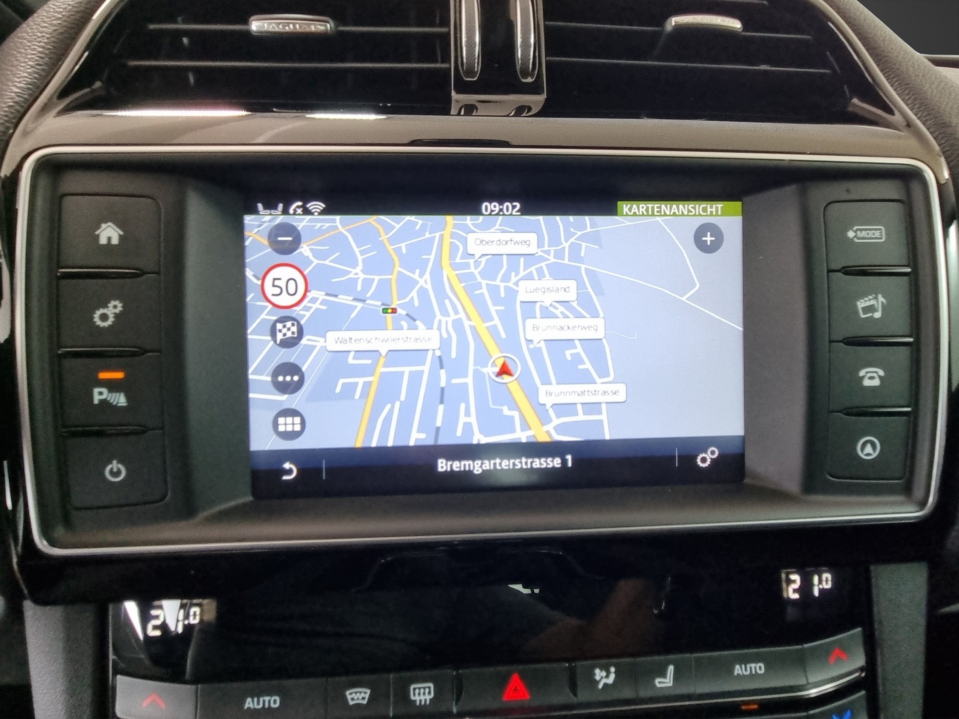 JAGUAR F-Pace 2.0 D 180 Pure AWD-image-14