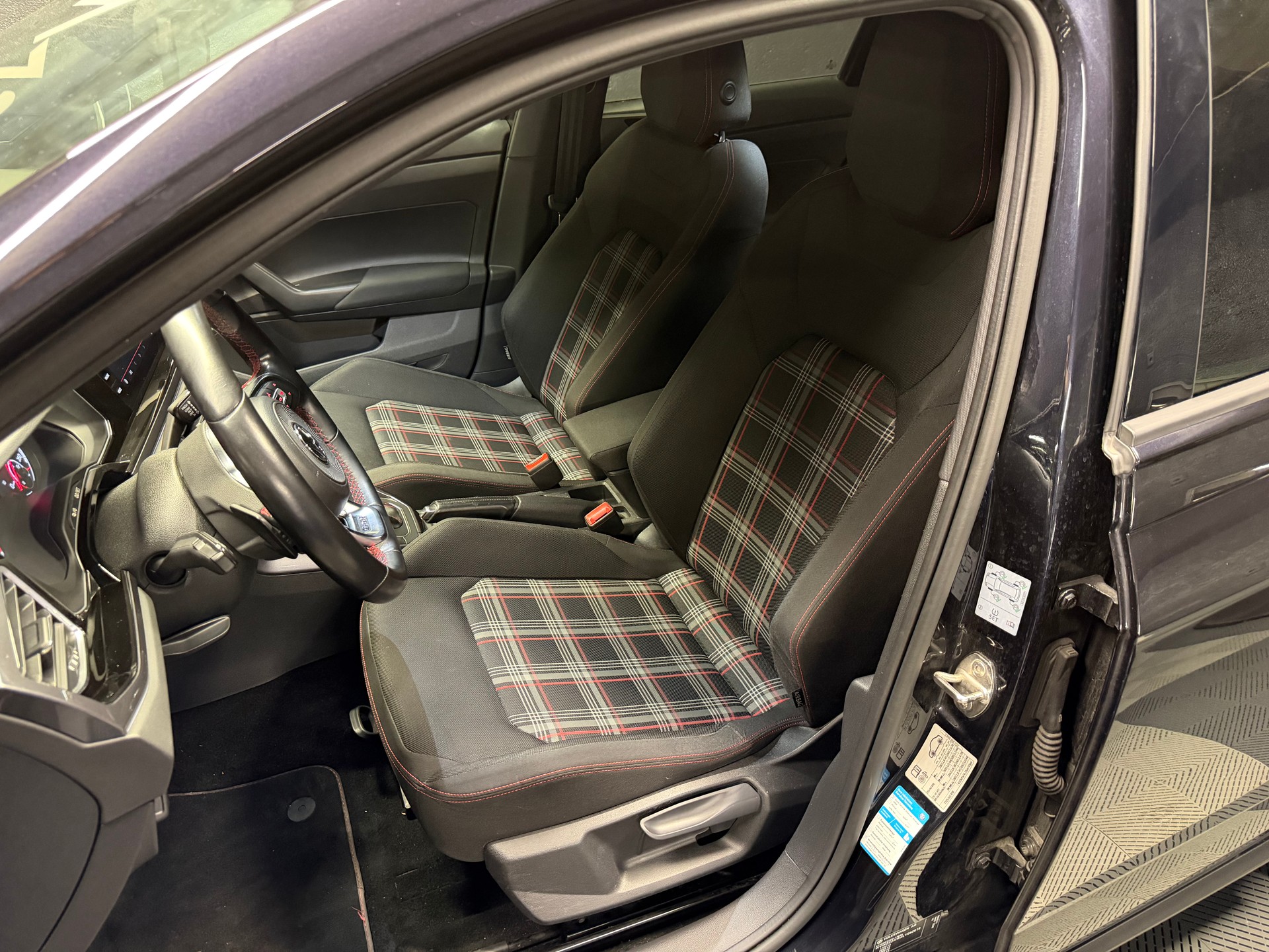 VW Polo 2.0 TSI GTI DSG-image-7