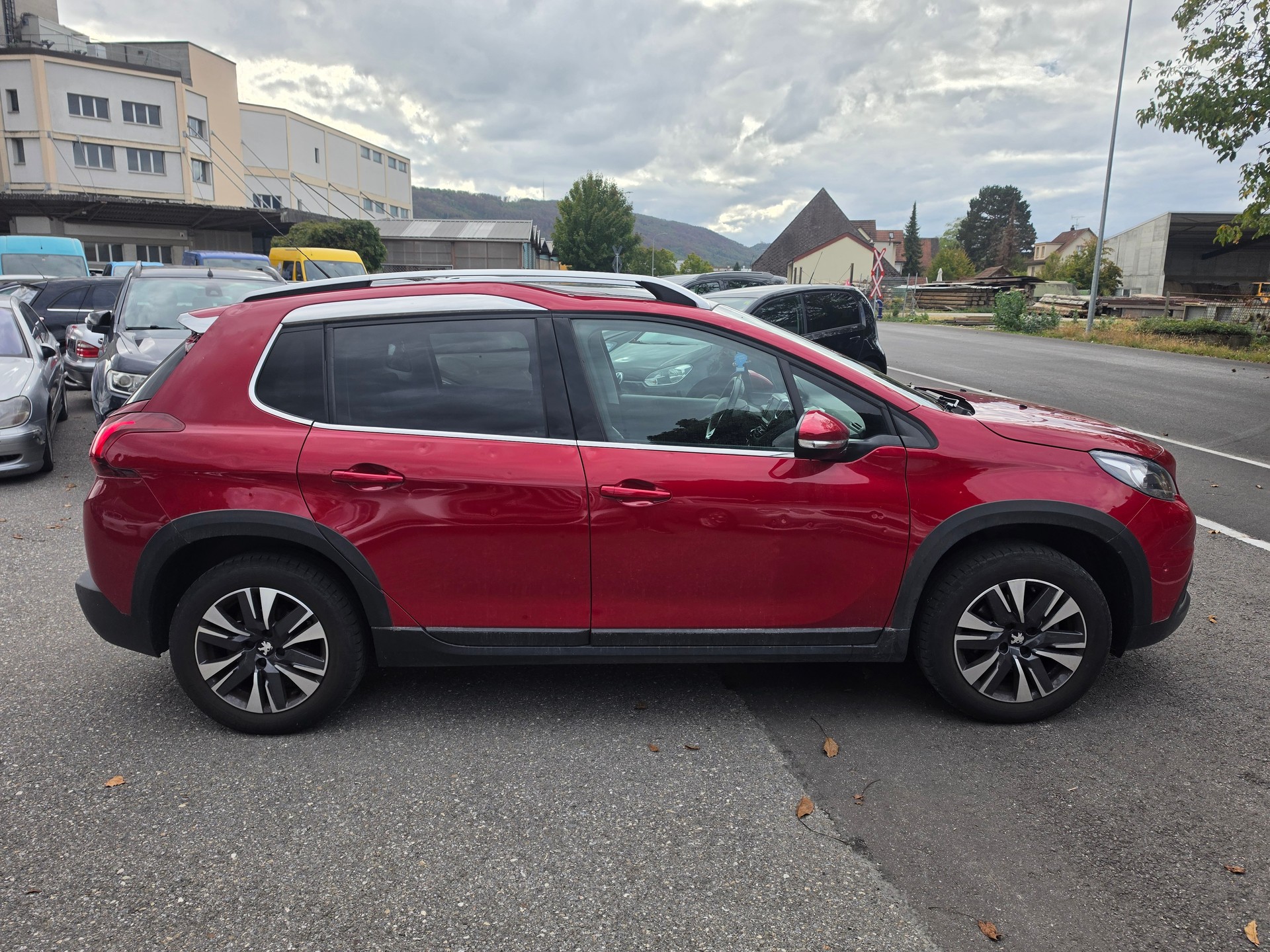 PEUGEOT 2008 1.2 PureTech GT Line EAT6-image-5