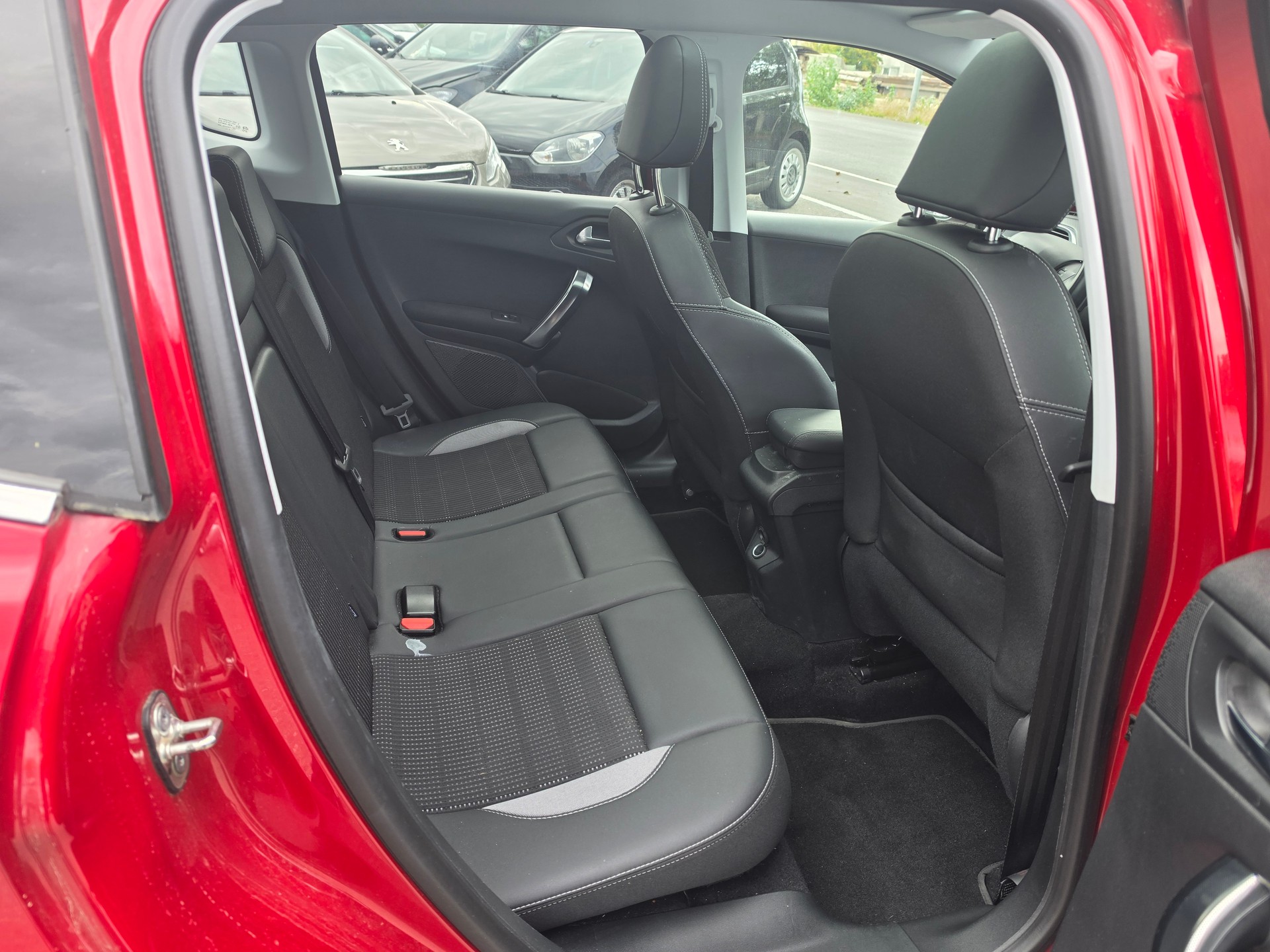 PEUGEOT 2008 1.2 PureTech GT Line EAT6-image-12