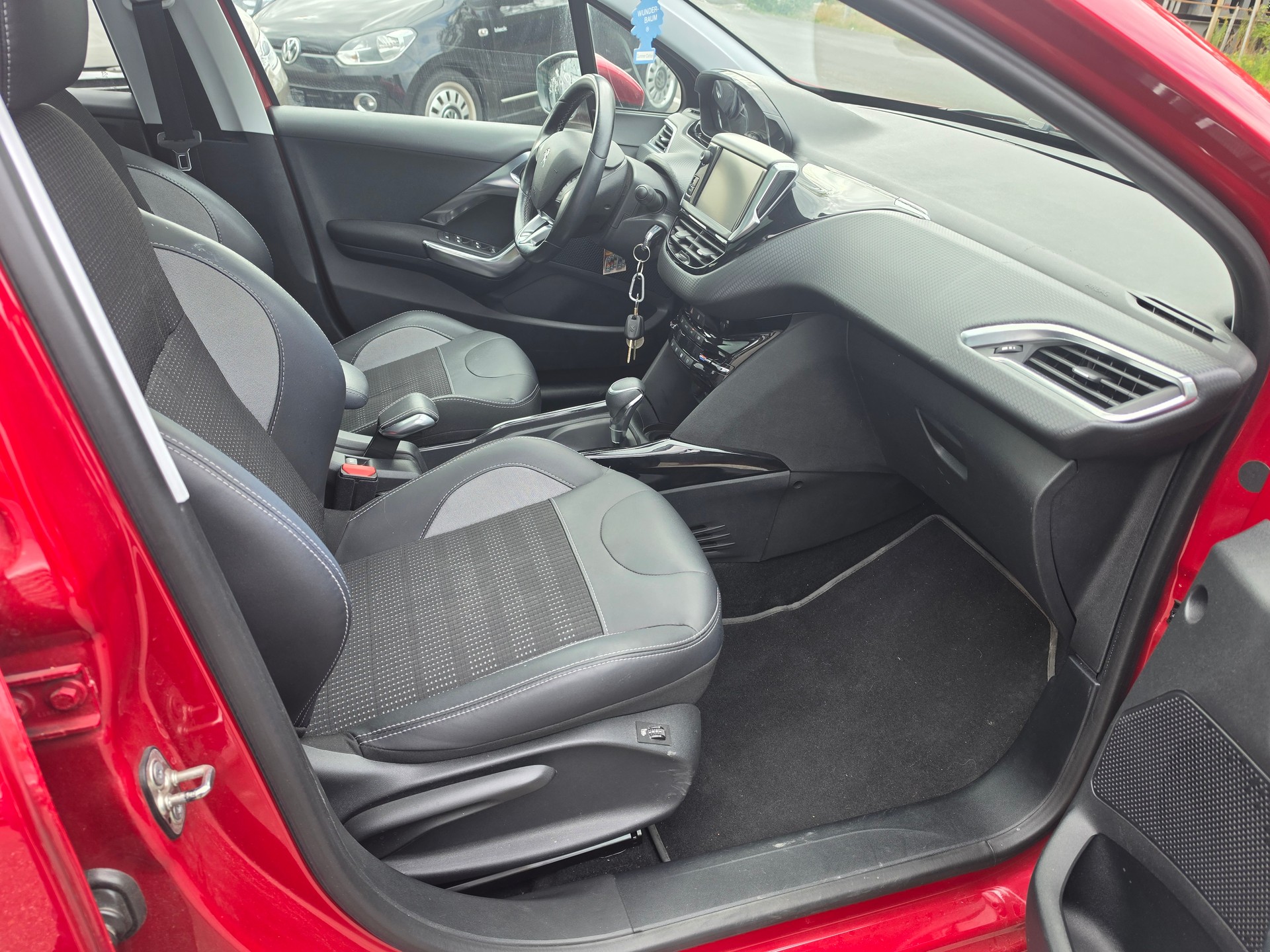 PEUGEOT 2008 1.2 PureTech GT Line EAT6-image-10