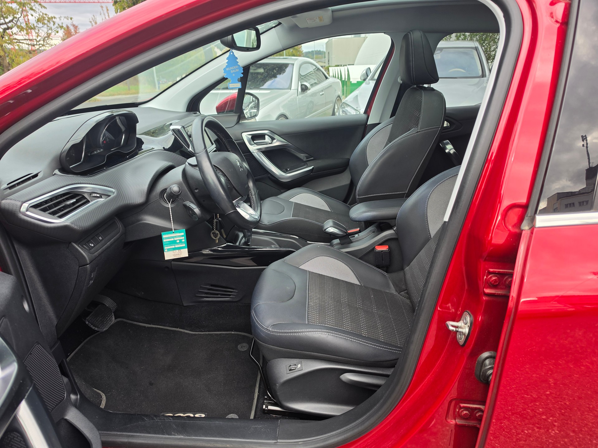 PEUGEOT 2008 1.2 PureTech GT Line EAT6-image-9