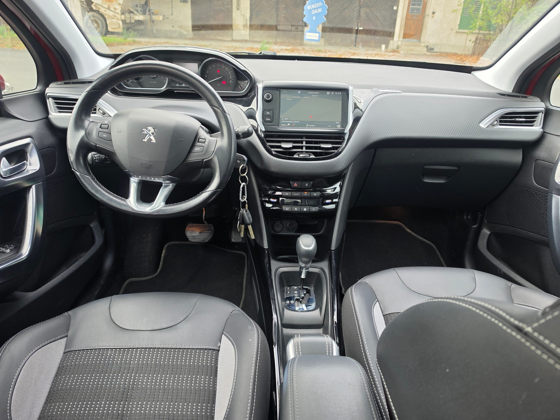 PEUGEOT 2008 1.2 PureTech GT Line EAT6-image-8