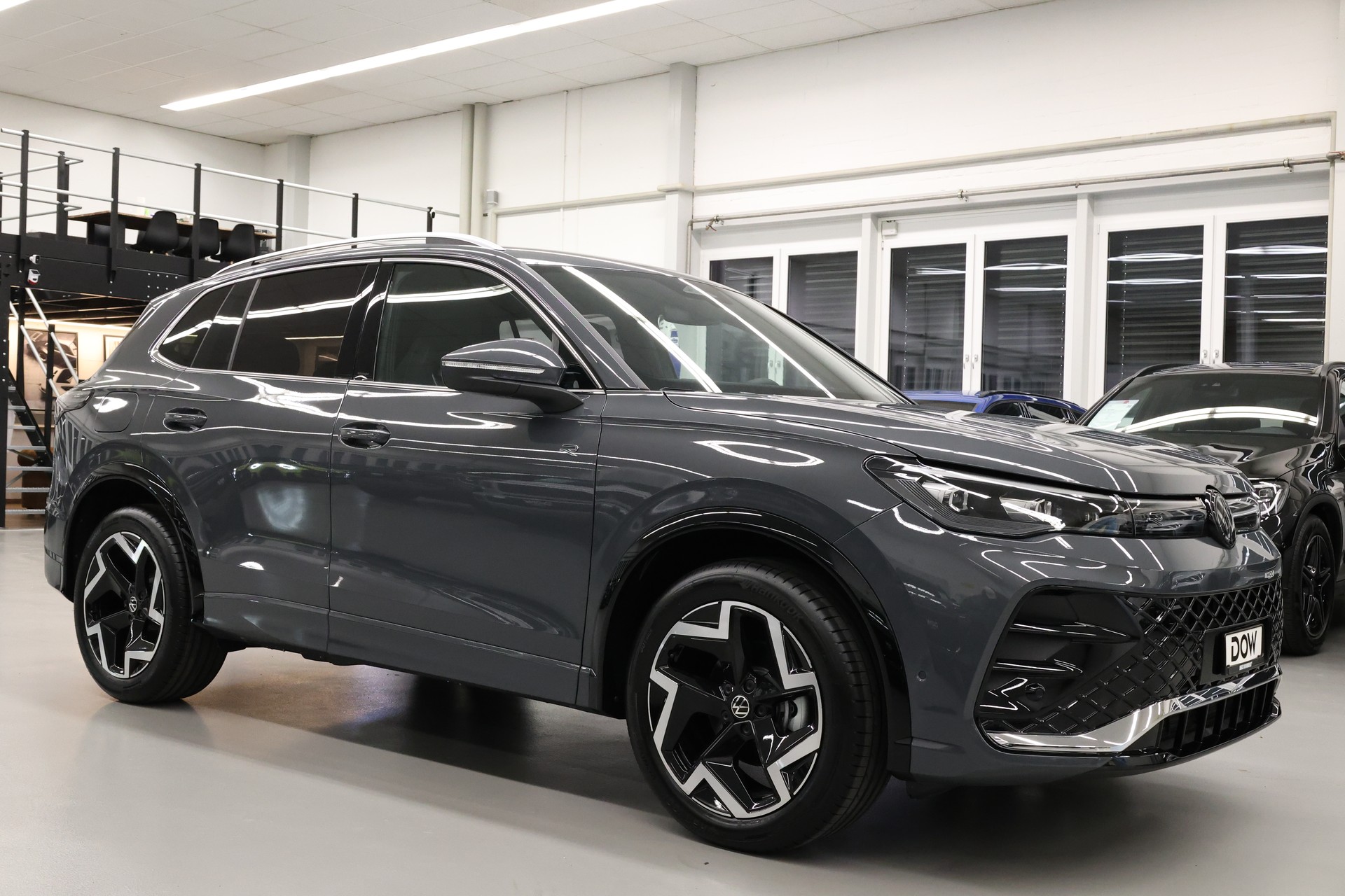 VW Tiguan 1.5 TSI R-Line DSG-showroom-element-1
