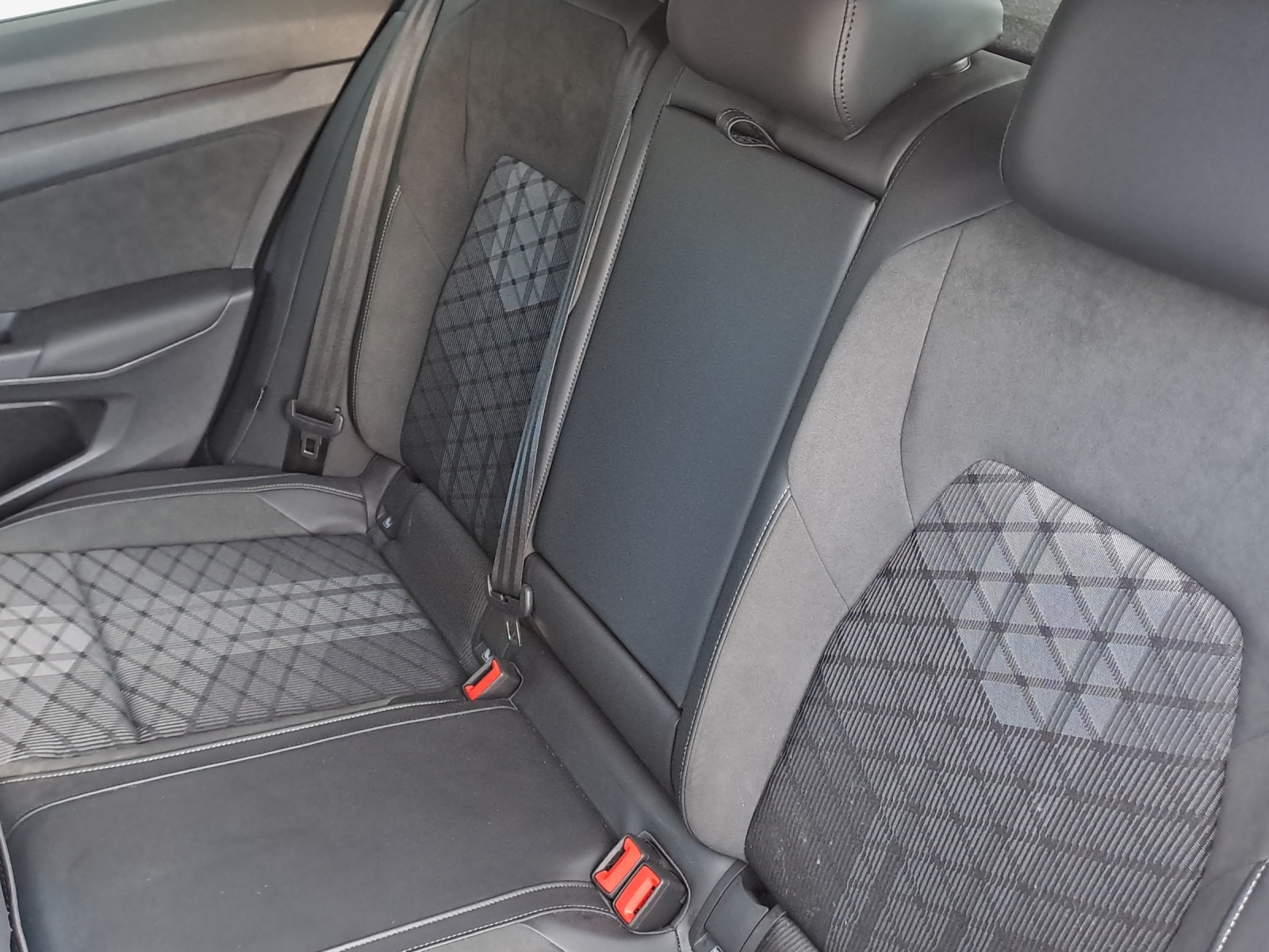 VW Golf 2.0 TSI R-Line DSG 4 Motion-image-11