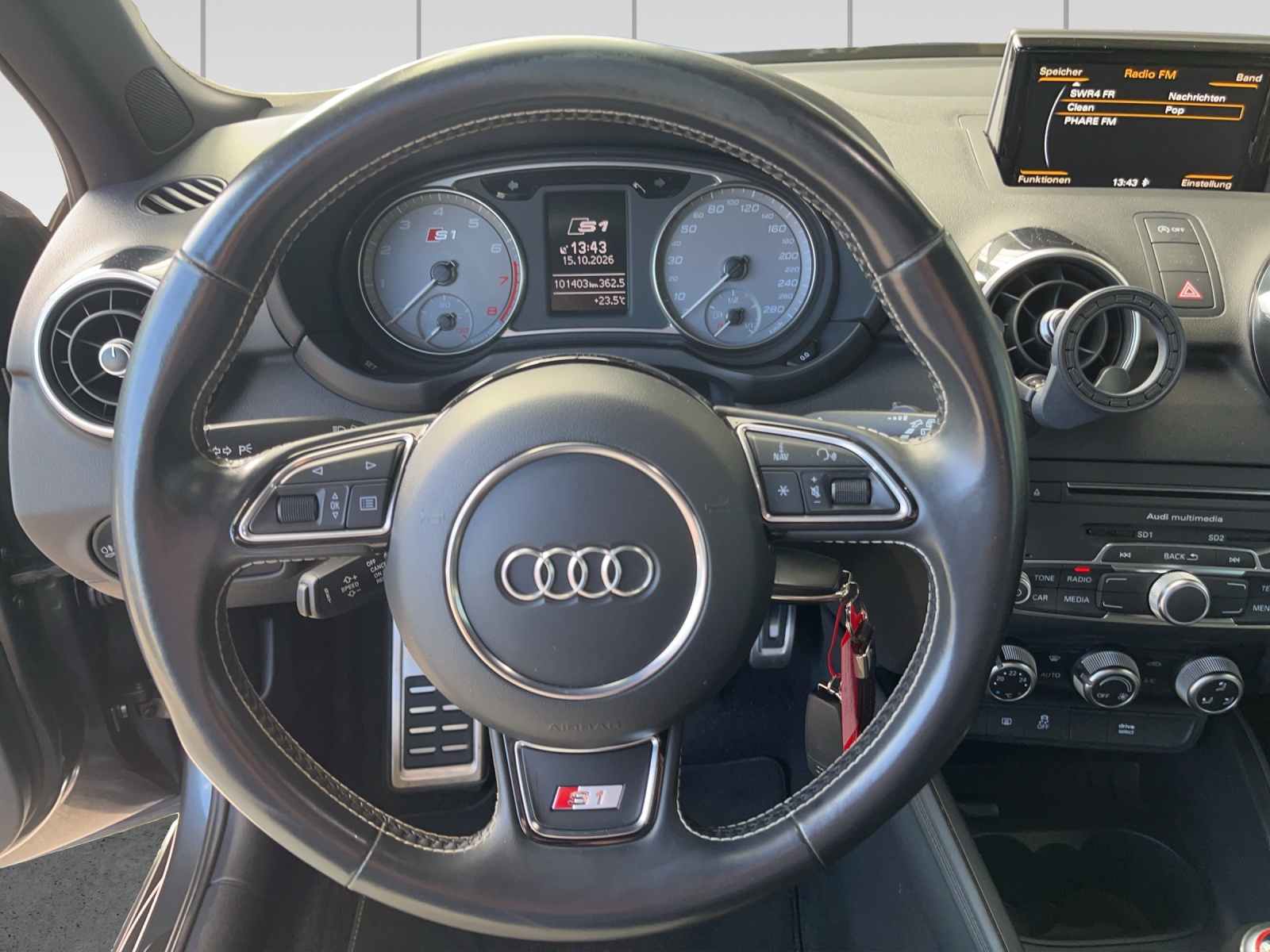 AUDI S1 Sportback 2.0 TFSI Sport quattro-image-8