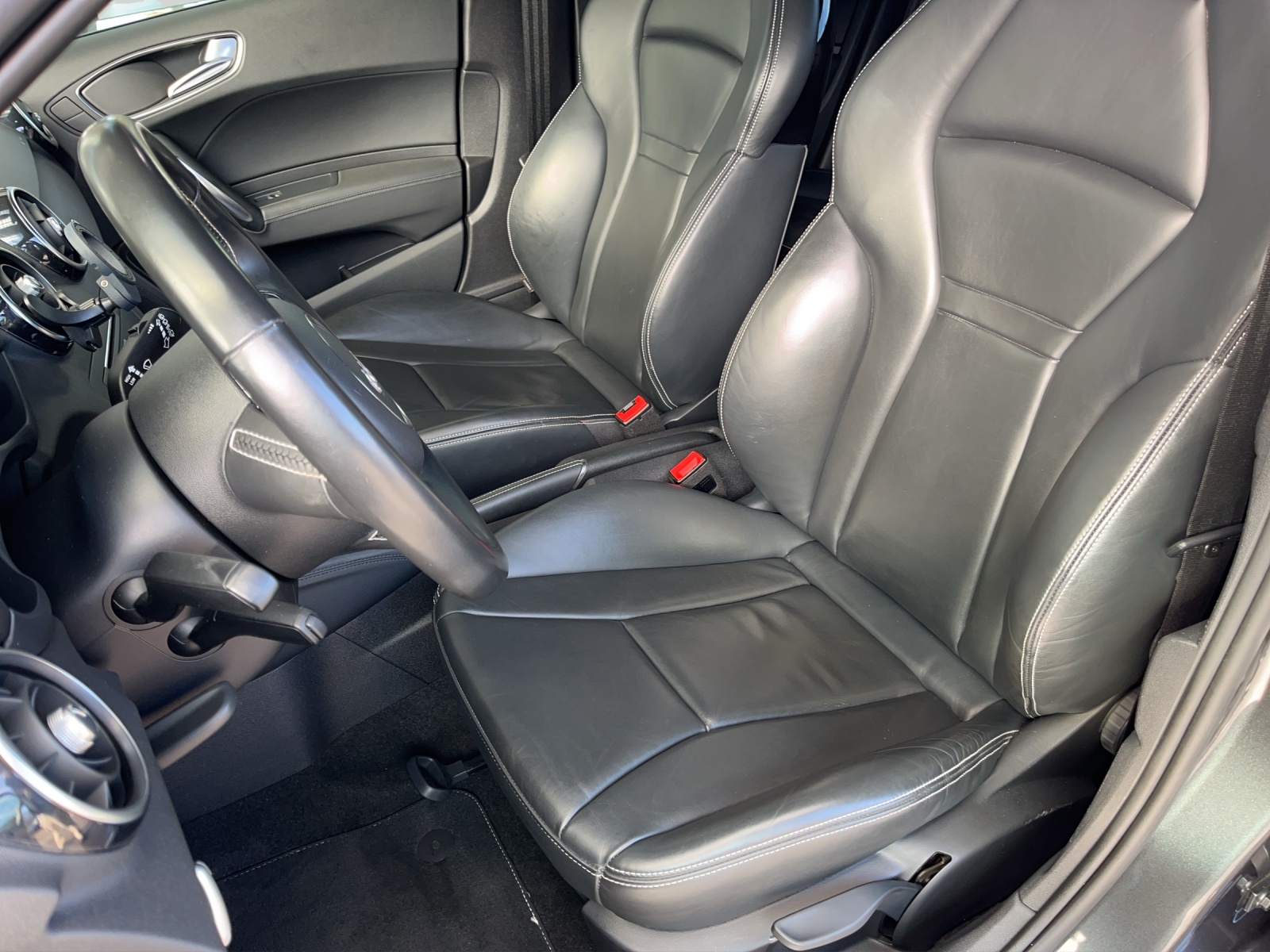 AUDI S1 Sportback 2.0 TFSI Sport quattro-image-6