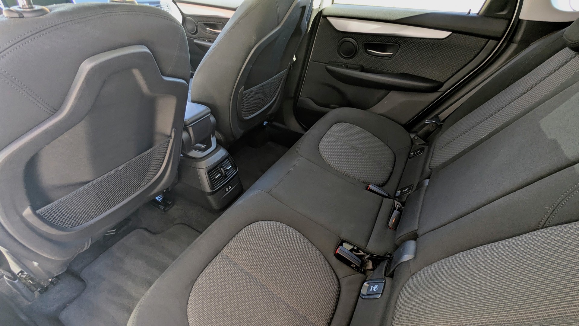 BMW 225xe-image-4