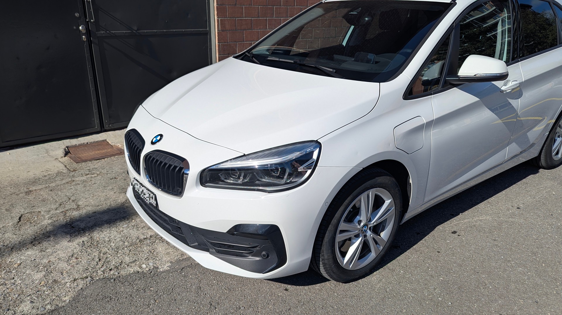 BMW 225xe-image-1