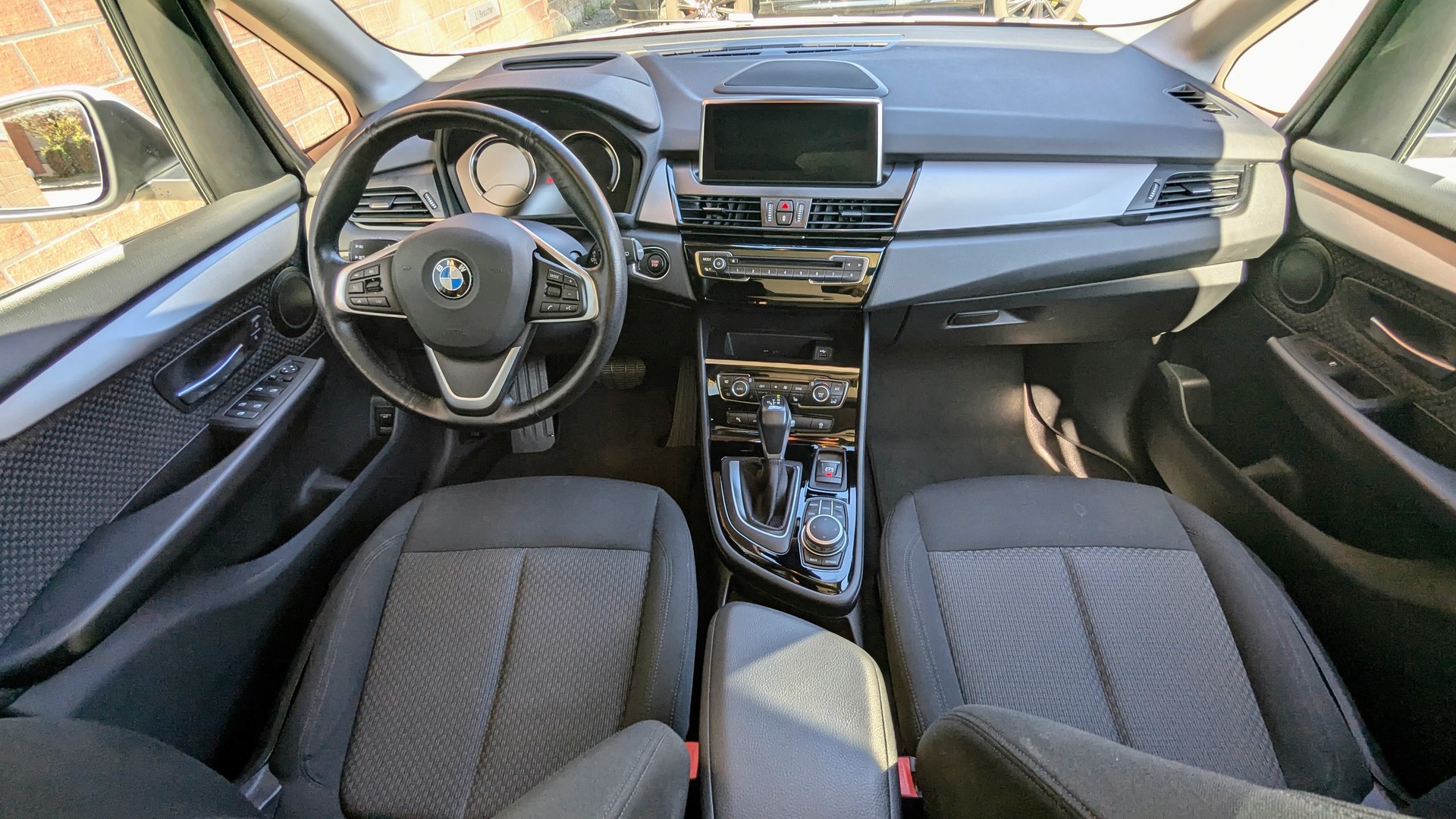 BMW 225xe-image-3