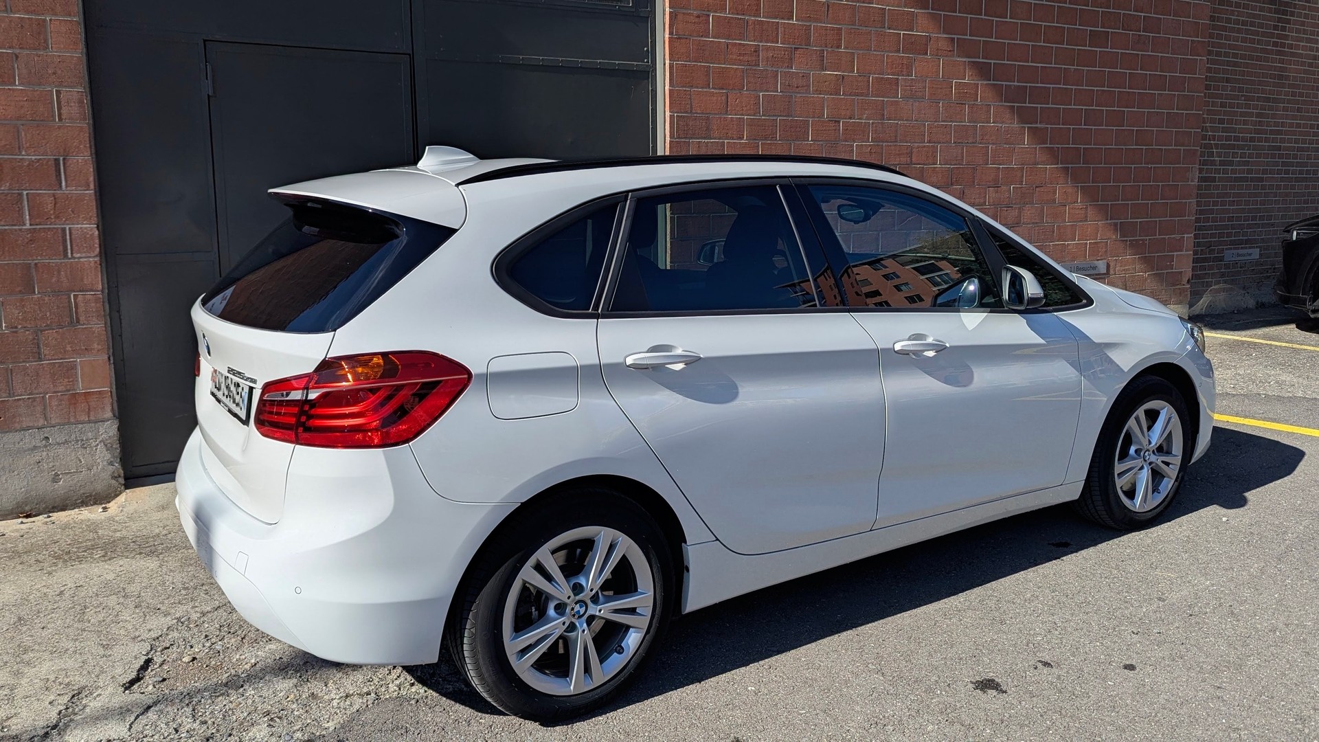 BMW 225xe-image-2