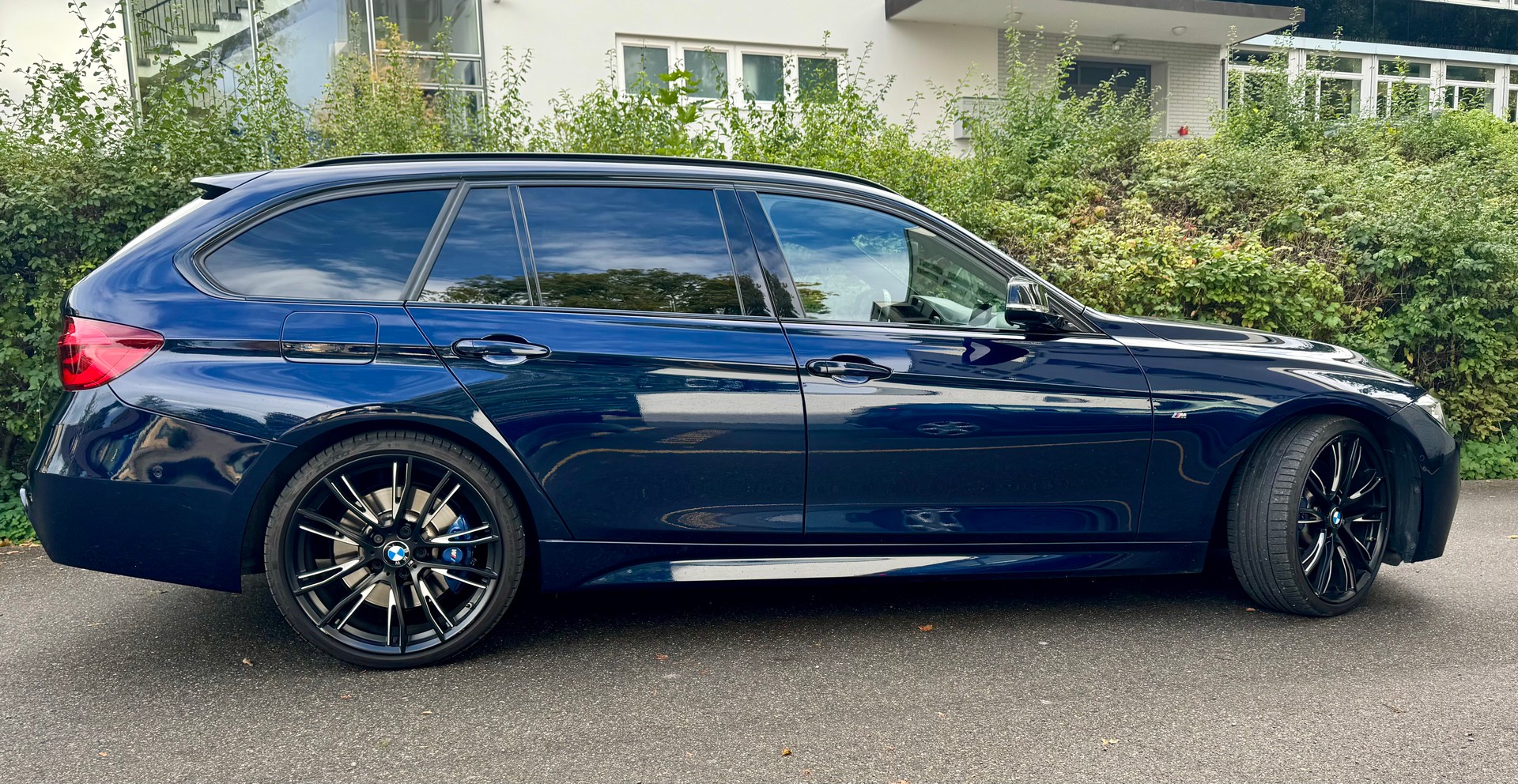 BMW 340i xDrive-image-4