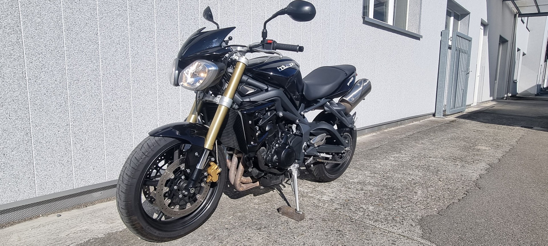 TRIUMPH Street Triple 675