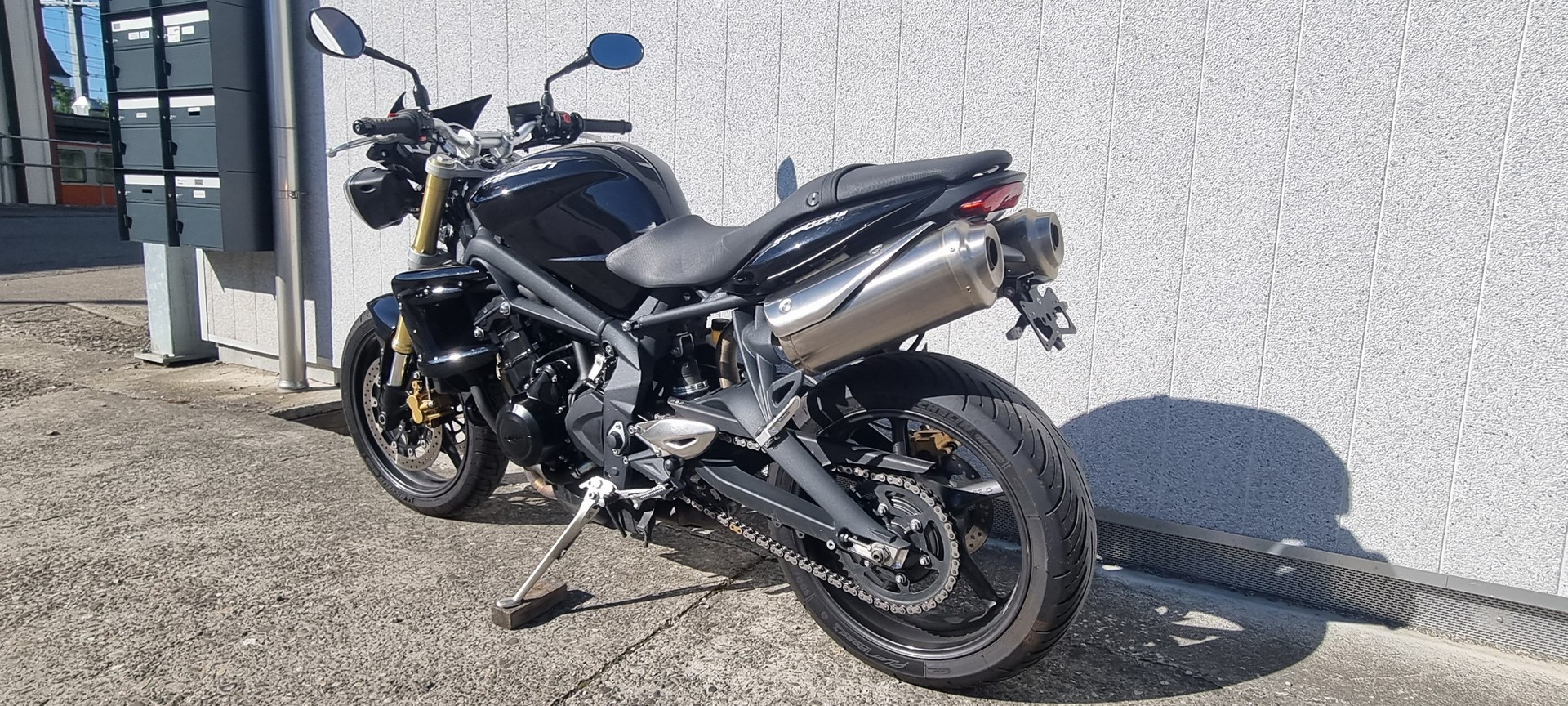 TRIUMPH Street Triple 675-showroom-element-2