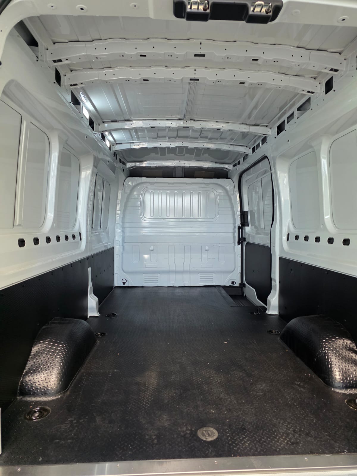 MAXUS eDeliver 9 L3H2 72kWh-image-5