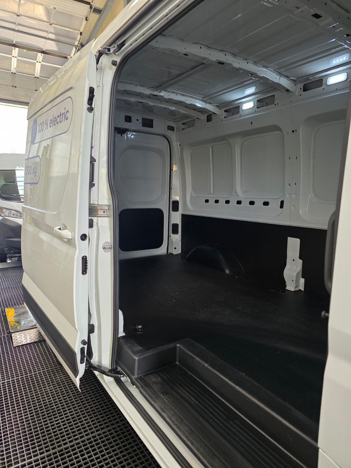 MAXUS eDeliver 9 L3H2 72kWh-image-7