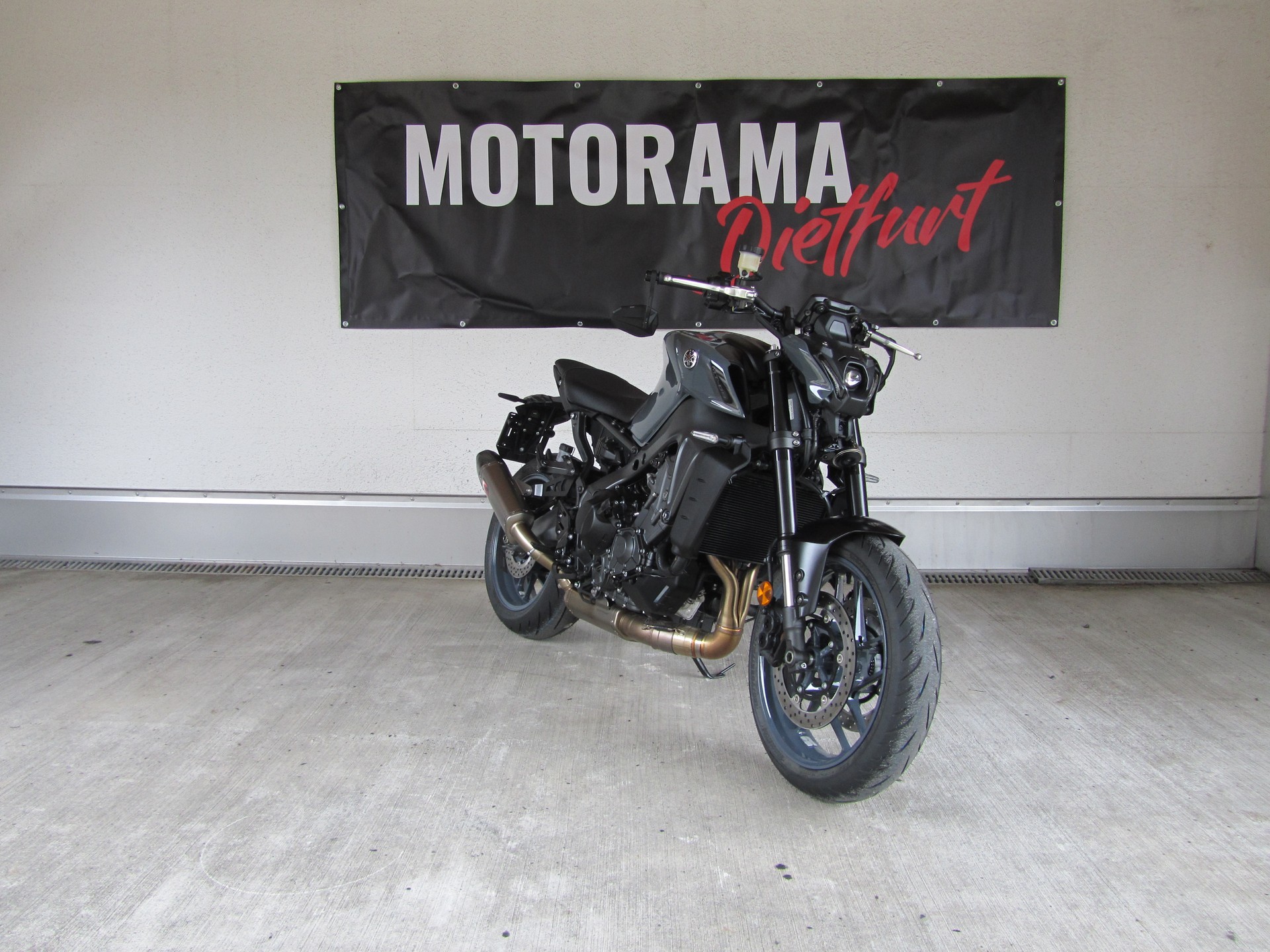 YAMAHA MT-09A-showroom-element-1