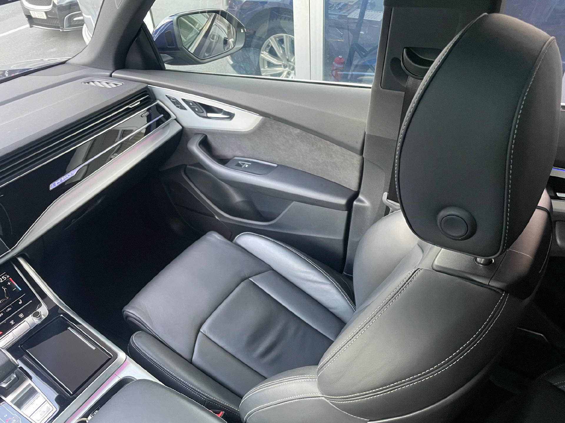 AUDI Q8 3.0 55 TFSI quattro T-Tronic-image-21