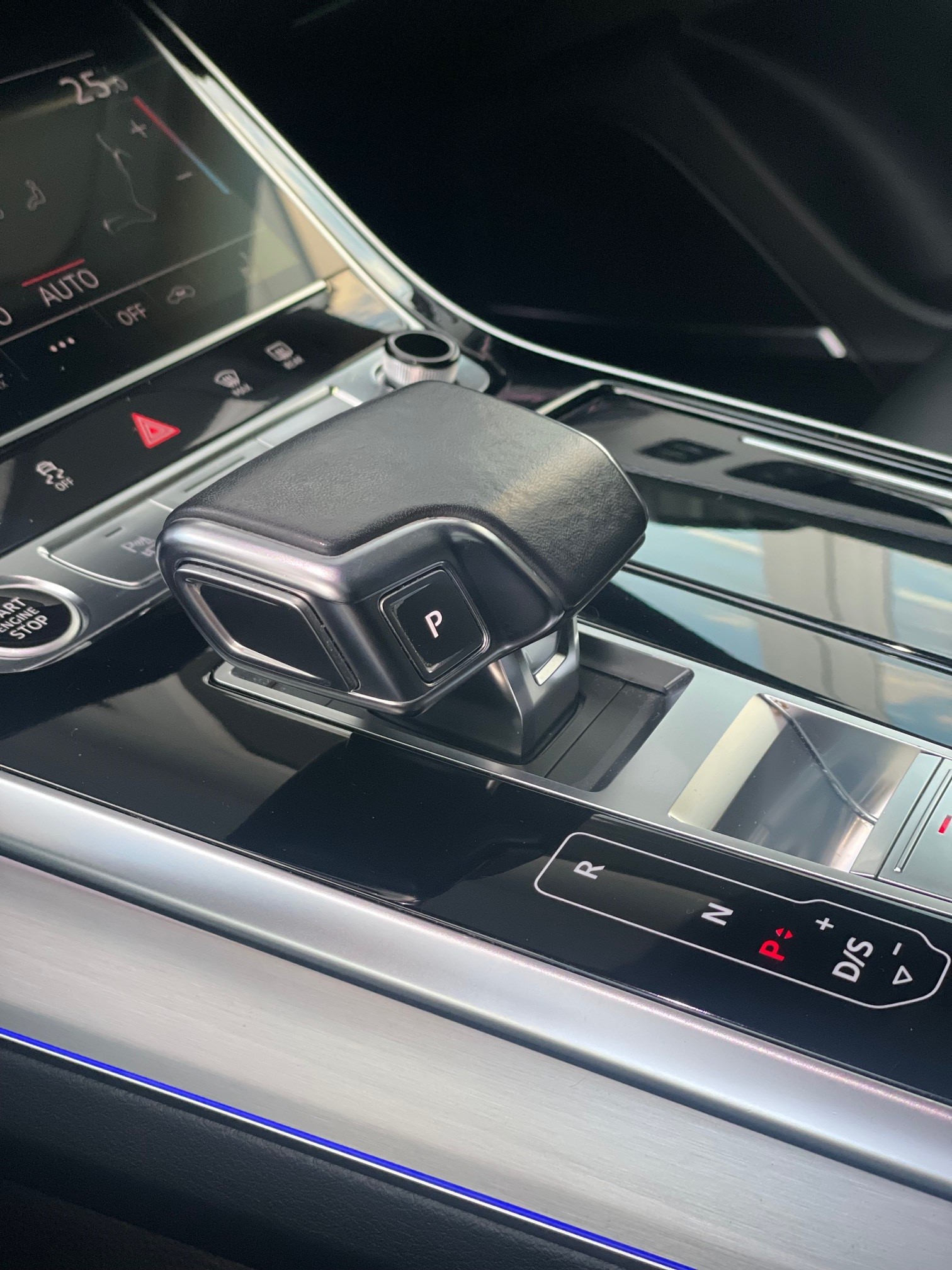 AUDI Q8 3.0 55 TFSI quattro T-Tronic-image-12
