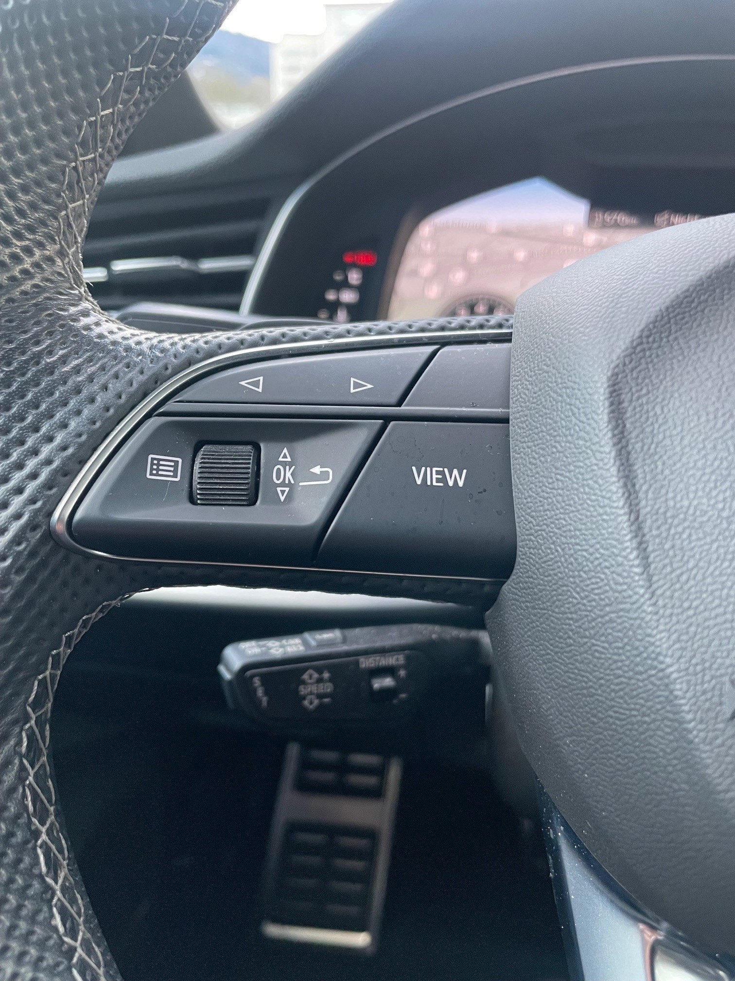 AUDI Q8 3.0 55 TFSI quattro T-Tronic-image-8