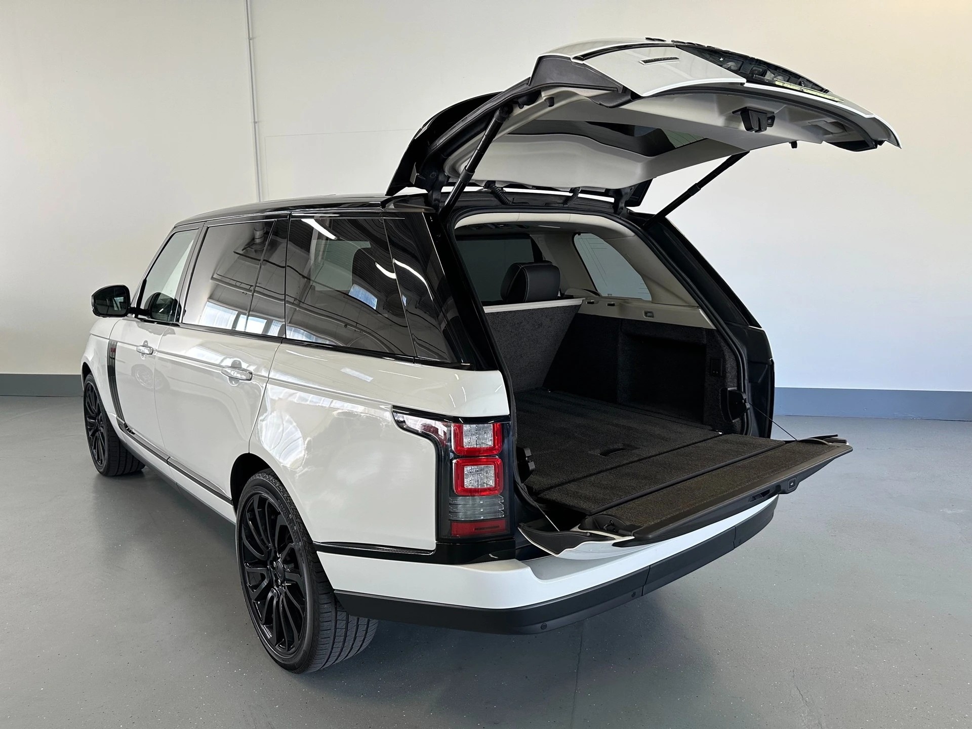 LAND ROVER Range Rover LWB 5.0 V8 SC Vogue Automatic-image-14