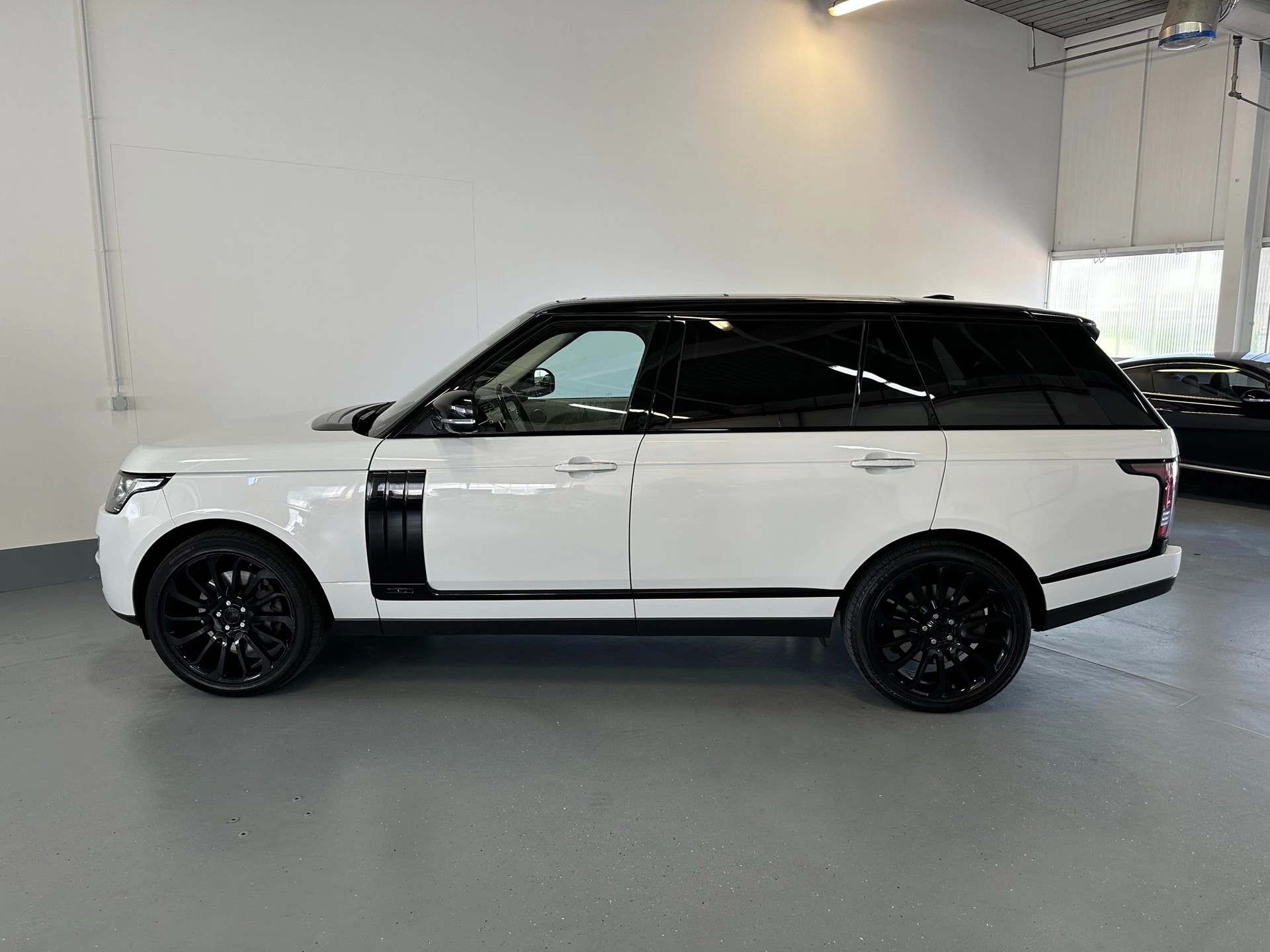 LAND ROVER Range Rover LWB 5.0 V8 SC Vogue Automatic-image-5