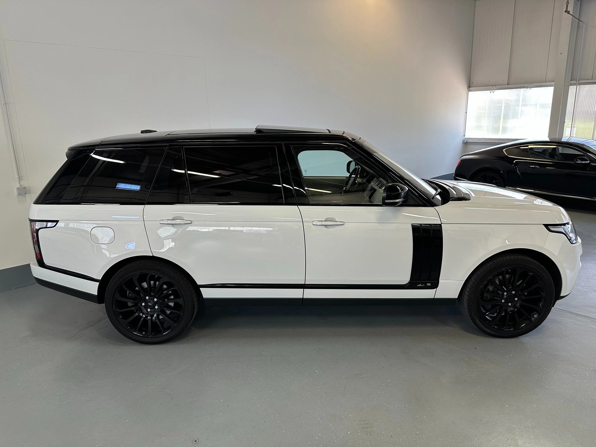 LAND ROVER Range Rover LWB 5.0 V8 SC Vogue Automatic-image-6