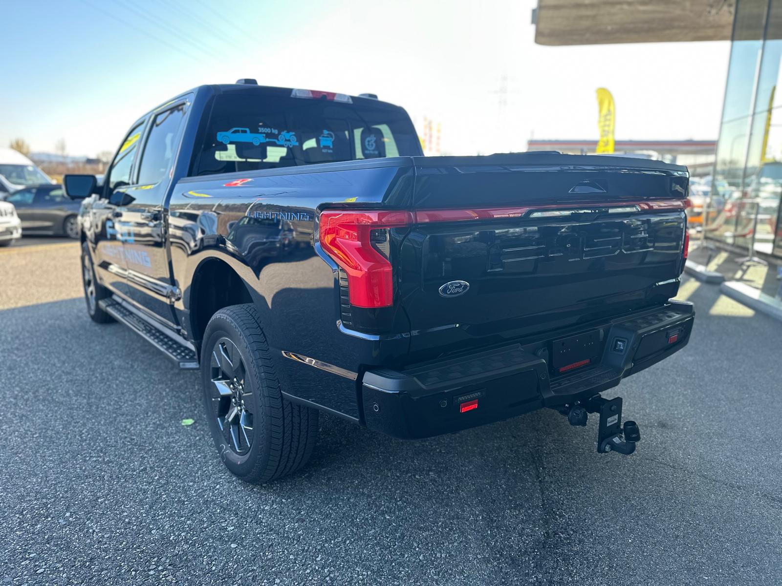 FORD F-150 Lightning 91 kWh Lariat Launch Edition-image-4