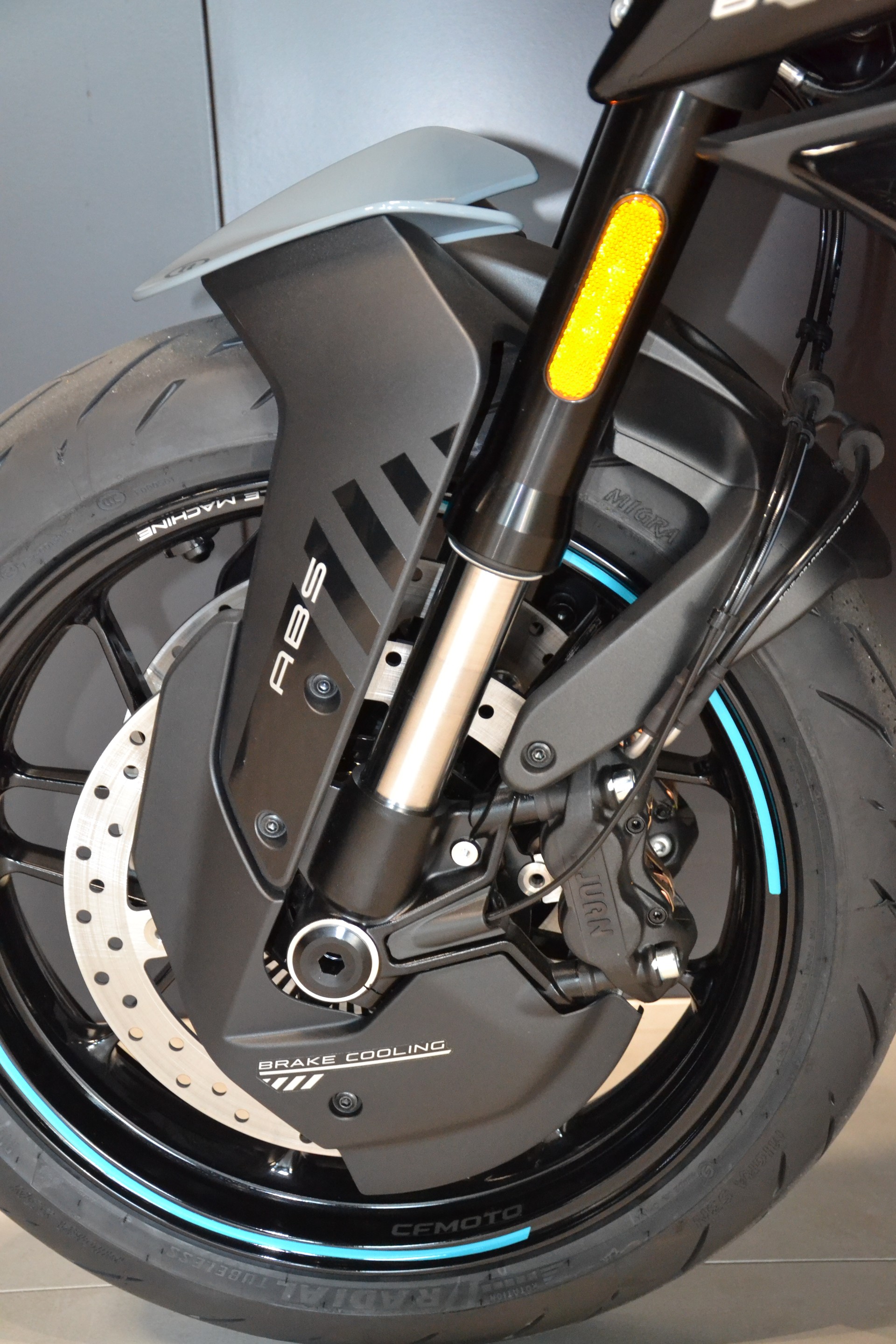 CF MOTO 675 NK-image-4