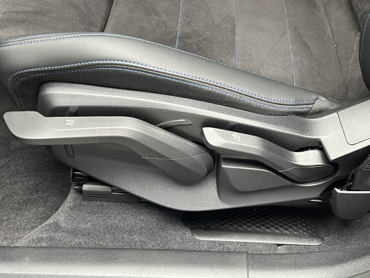 BMW 218d Act. Tour. M Sport-image-12