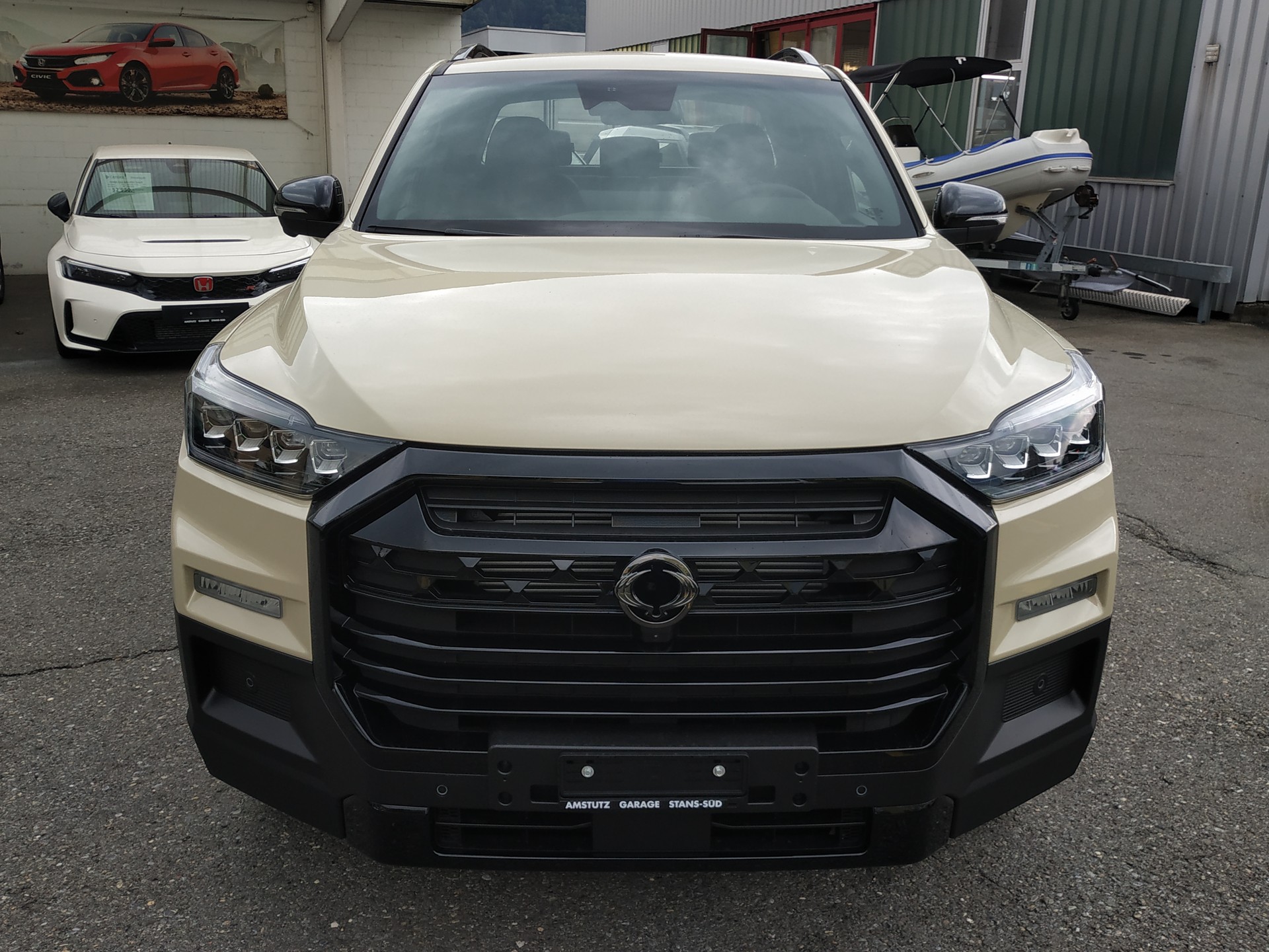 KGM-SsangYong Musso 2.2 Blackline 4WD Automat-showroom-element-2