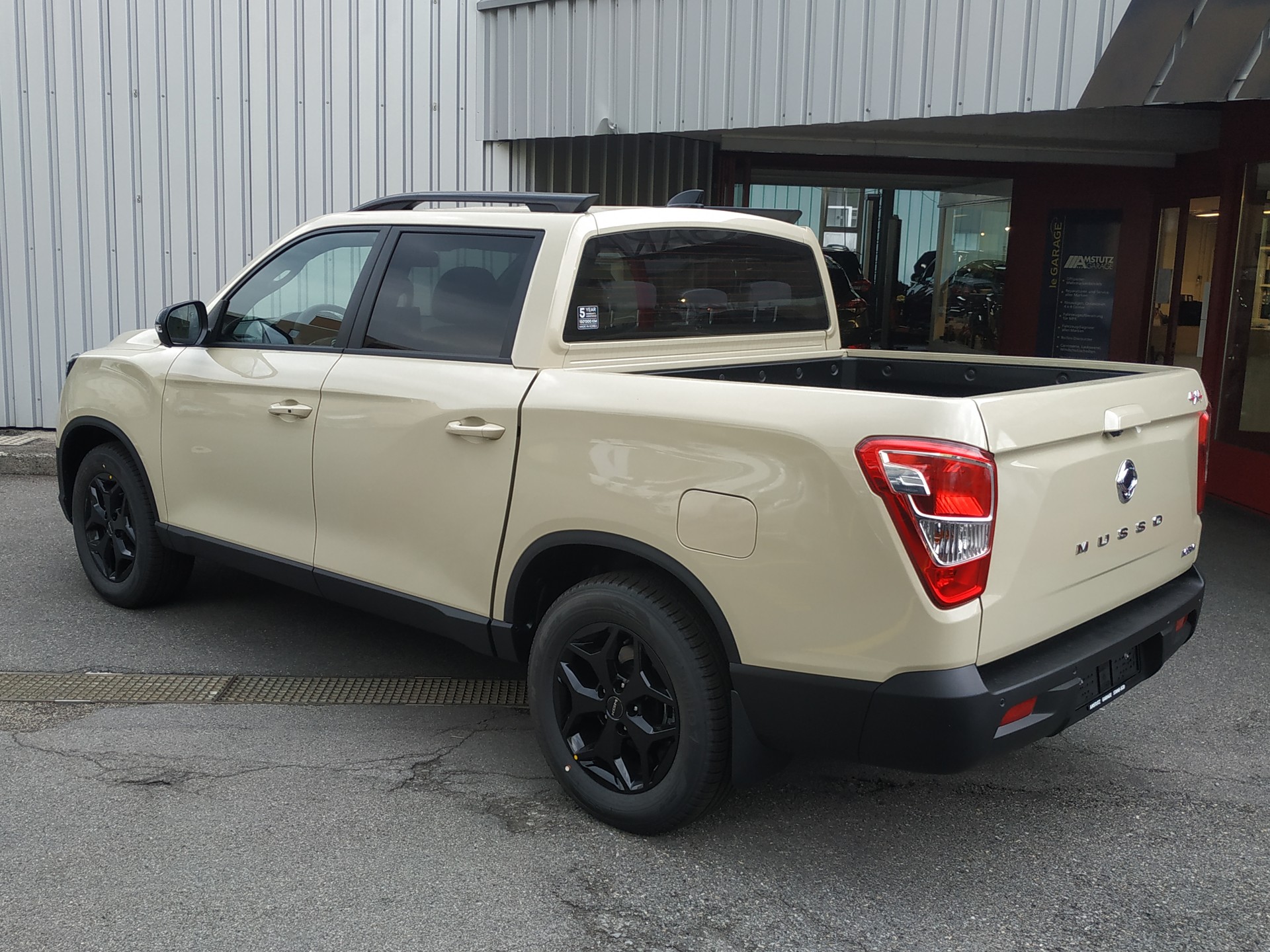 KGM-SsangYong Musso 2.2 Blackline 4WD Automat-showroom-element-3