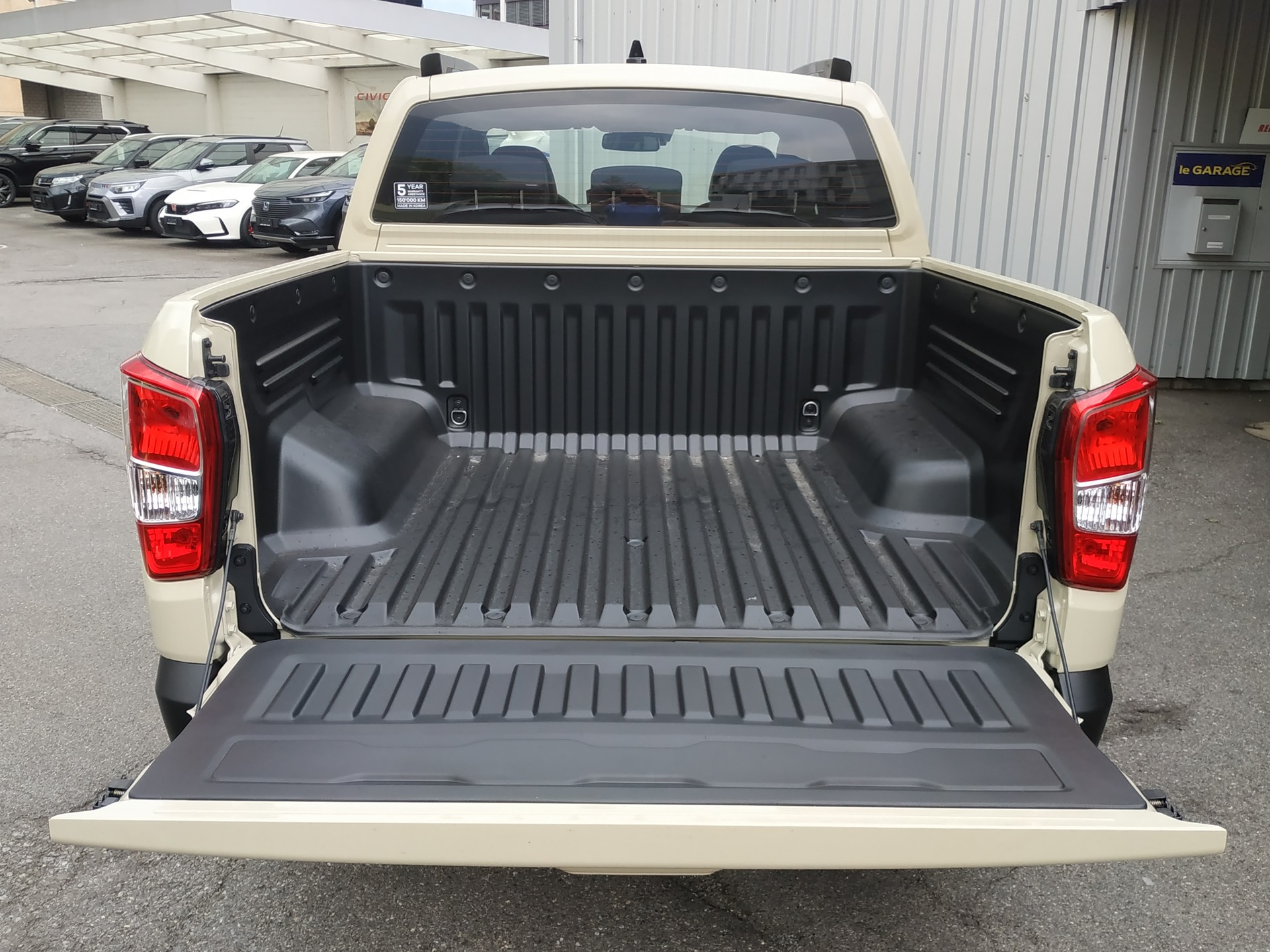 KGM-SsangYong Musso 2.2 Blackline 4WD Automat-image-8
