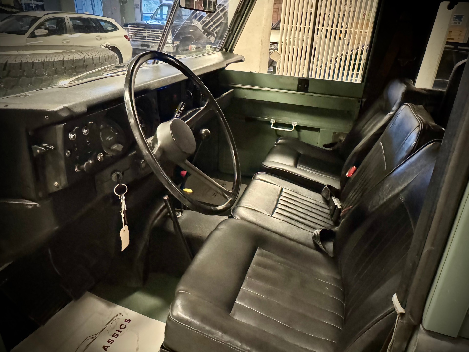 LAND ROVER 88 mit Tropendach-image-22