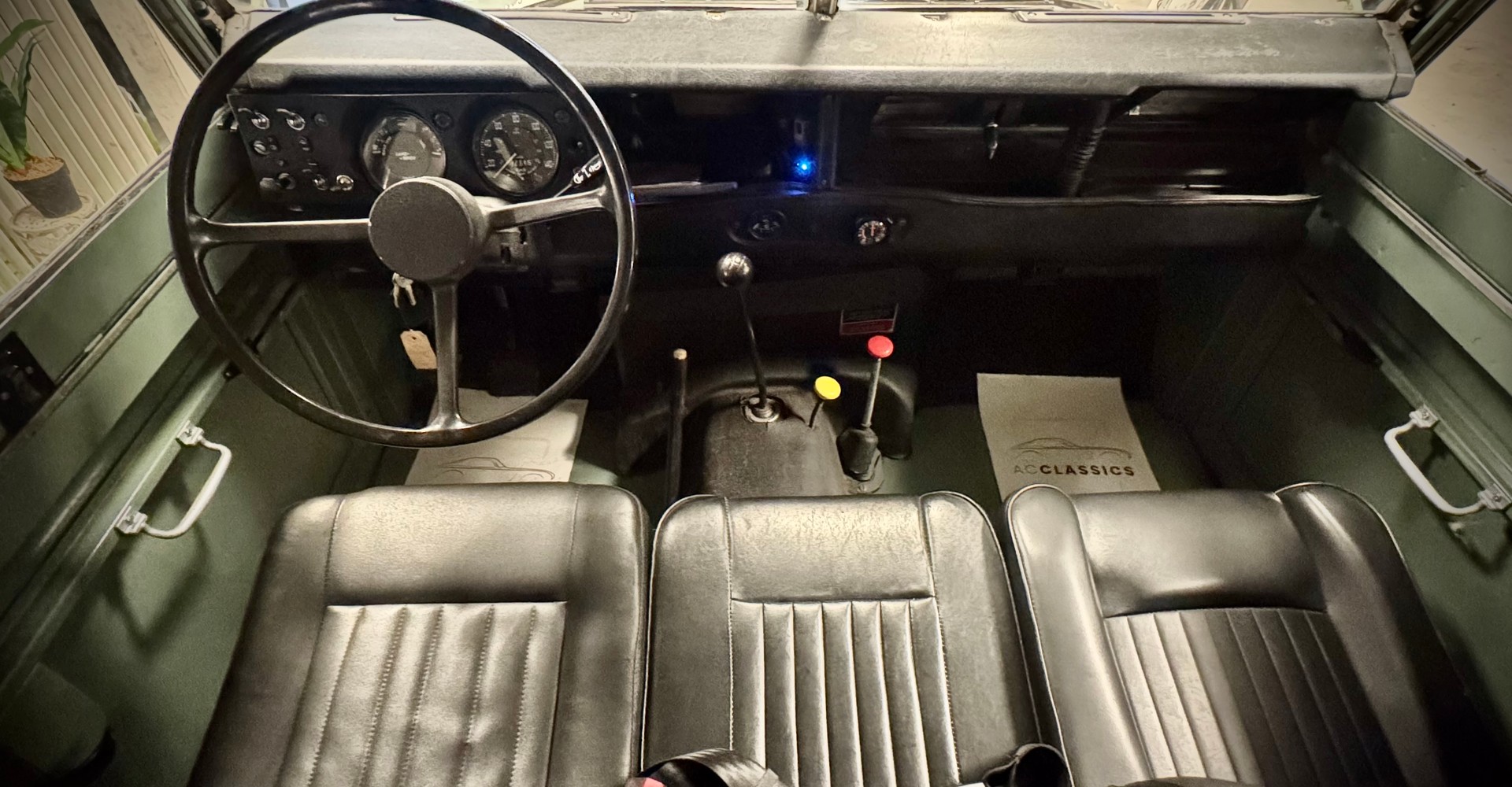 LAND ROVER 88 mit Tropendach-image-20