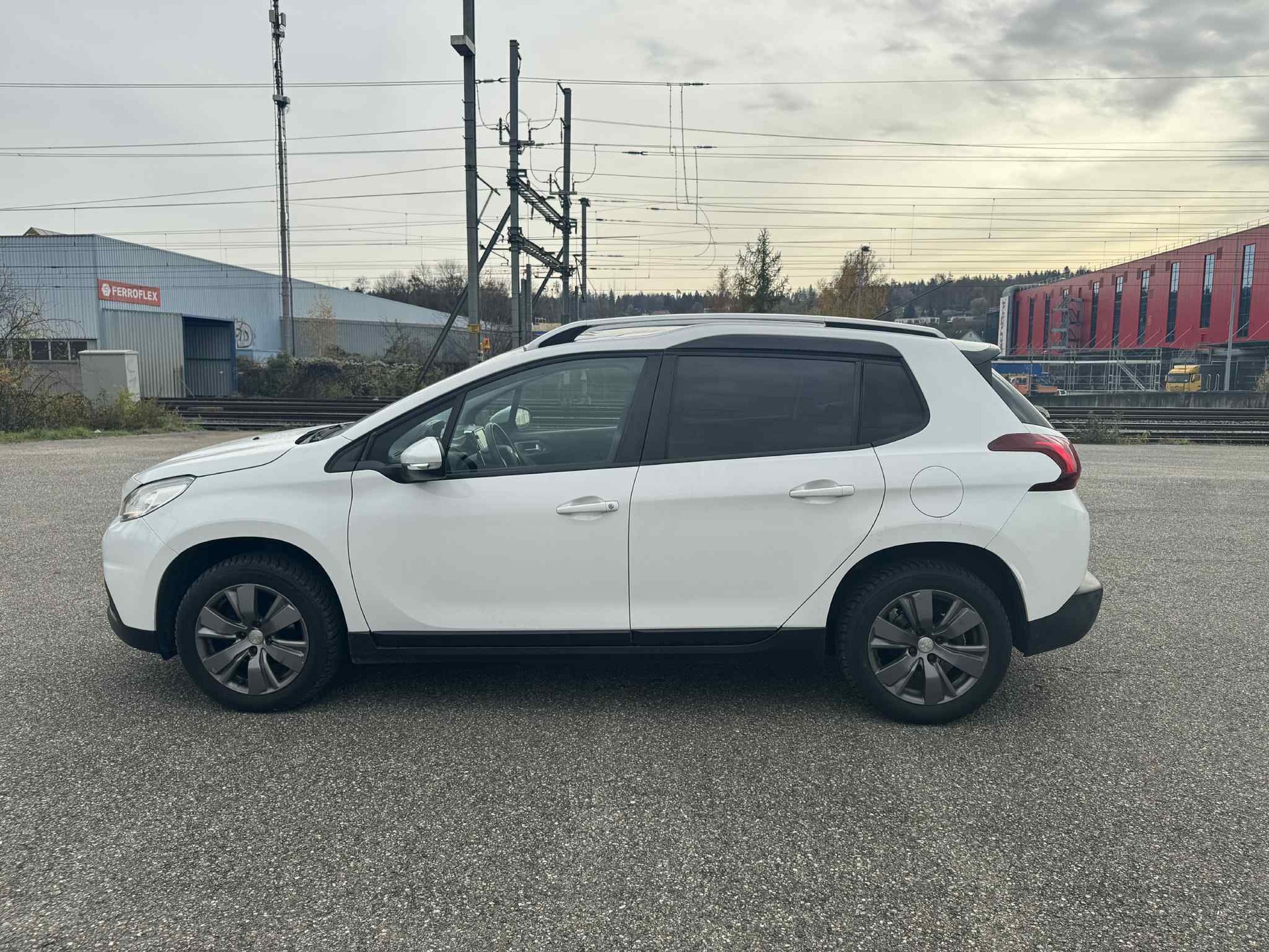 PEUGEOT 2008 1.2 VTI Active ETG5-image-3