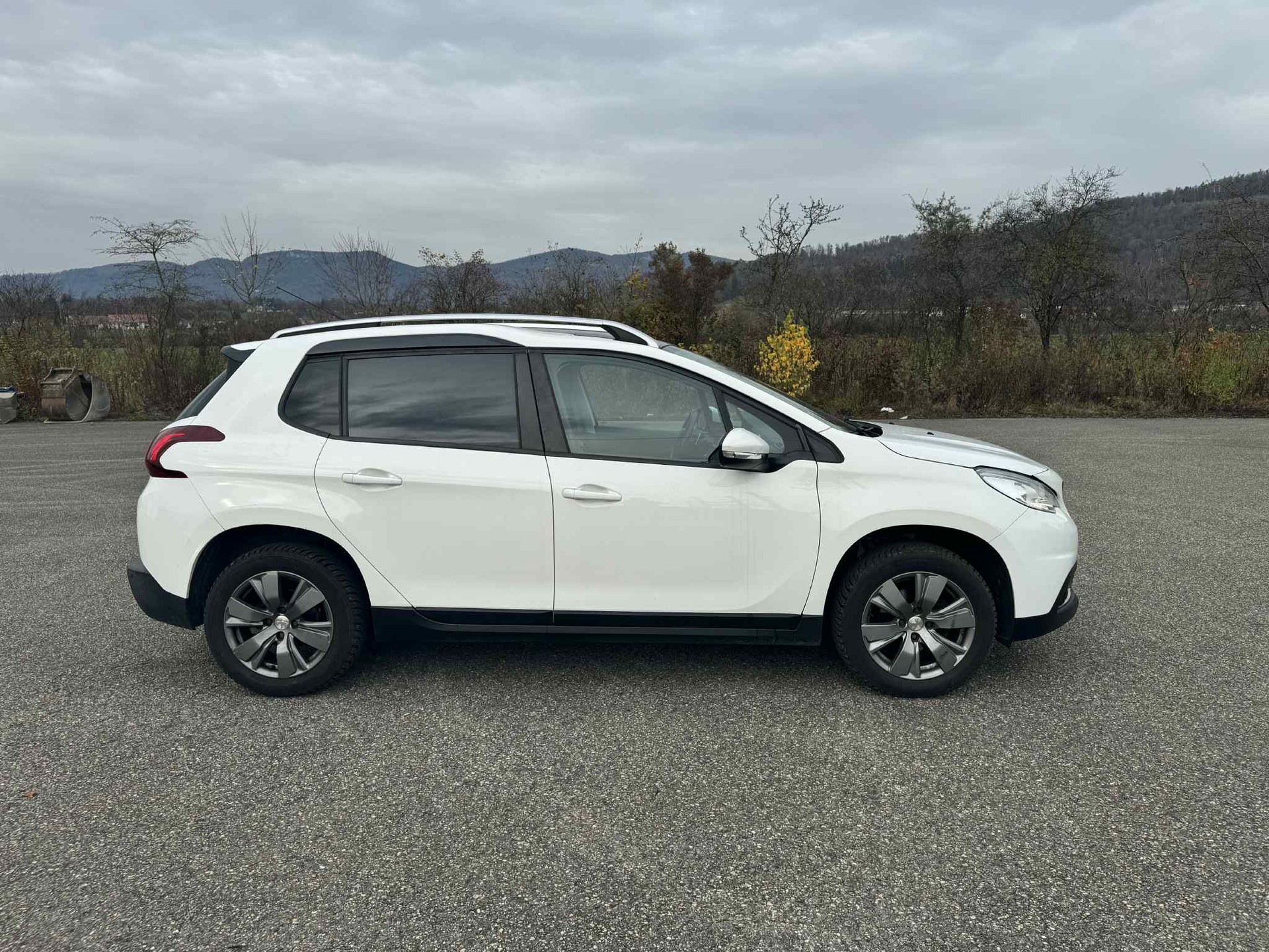 PEUGEOT 2008 1.2 VTI Active ETG5-image-4