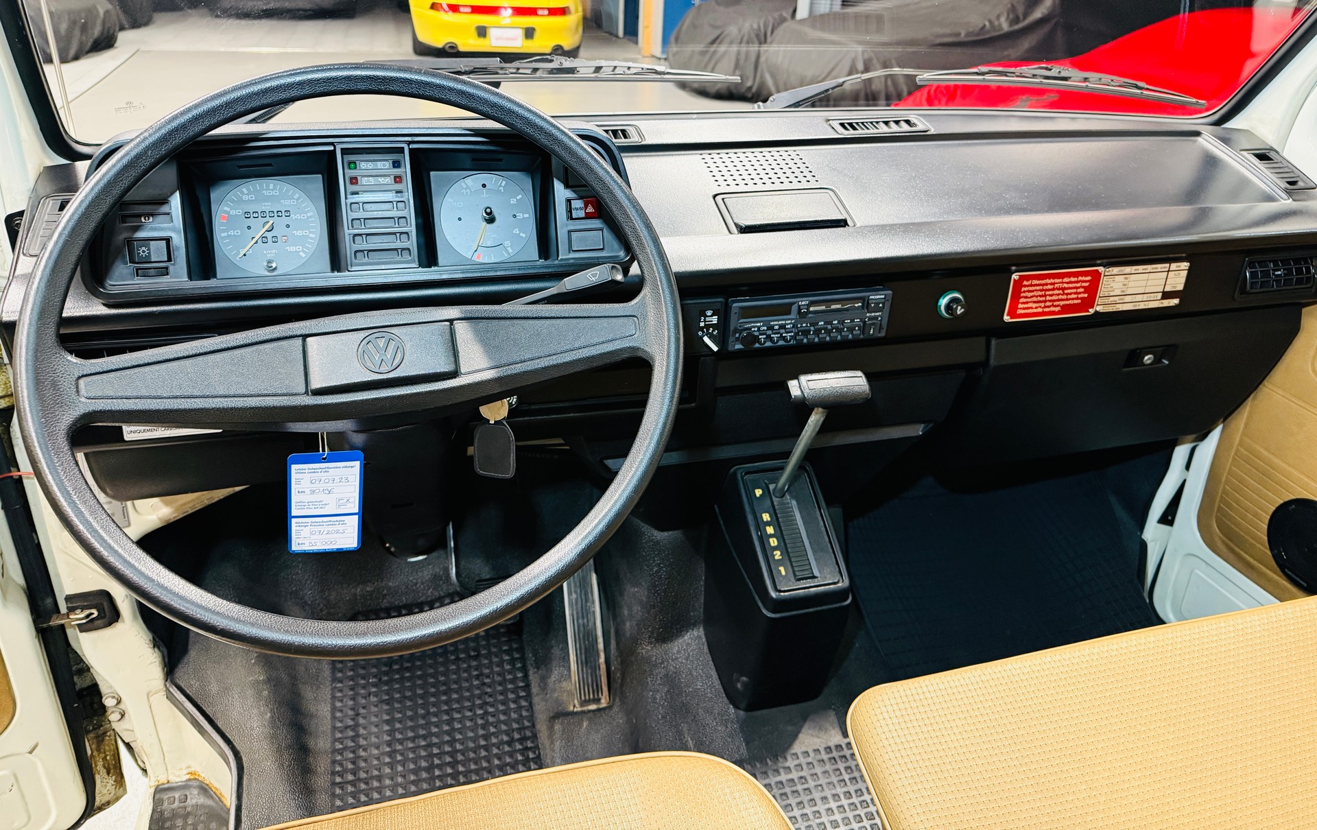 VW T3 Typ 2 Caravelle C VETERAN „Pastellweiss“ ex. PTT Swisscom-image-4