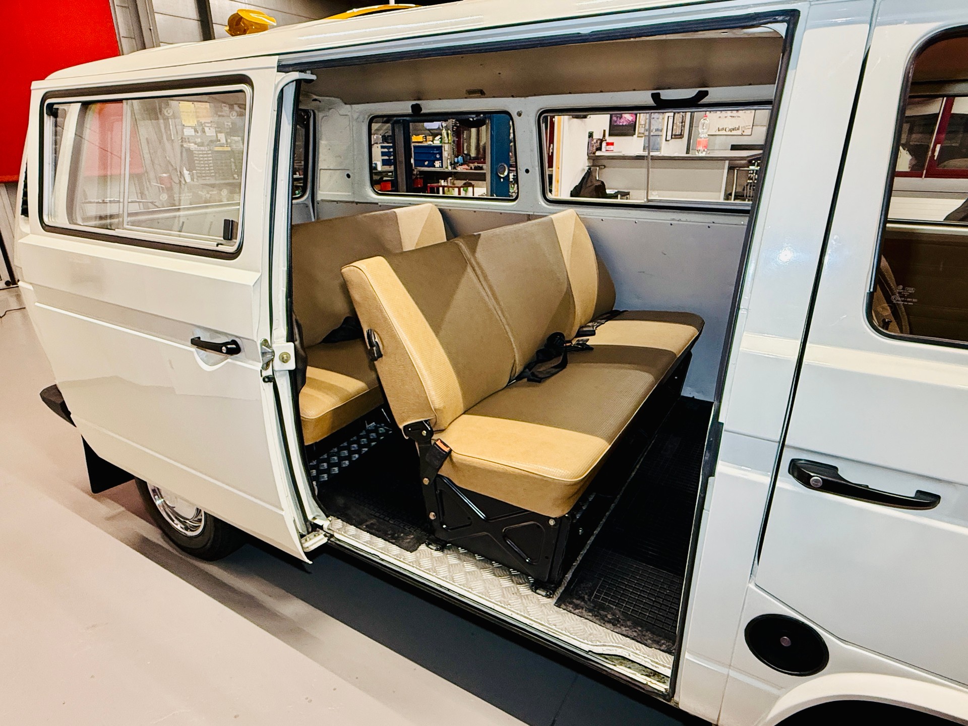 VW T3 Typ 2 Caravelle C VETERAN „Pastellweiss“ ex. PTT Swisscom-image-11