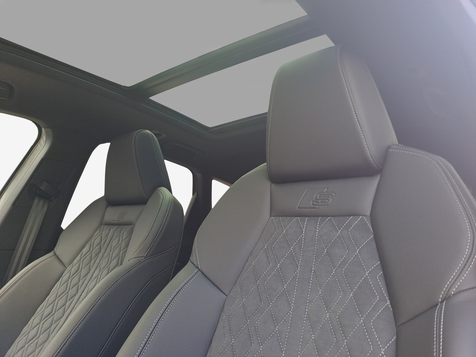 AUDI Q4 e-tron 55 quattro-image-15