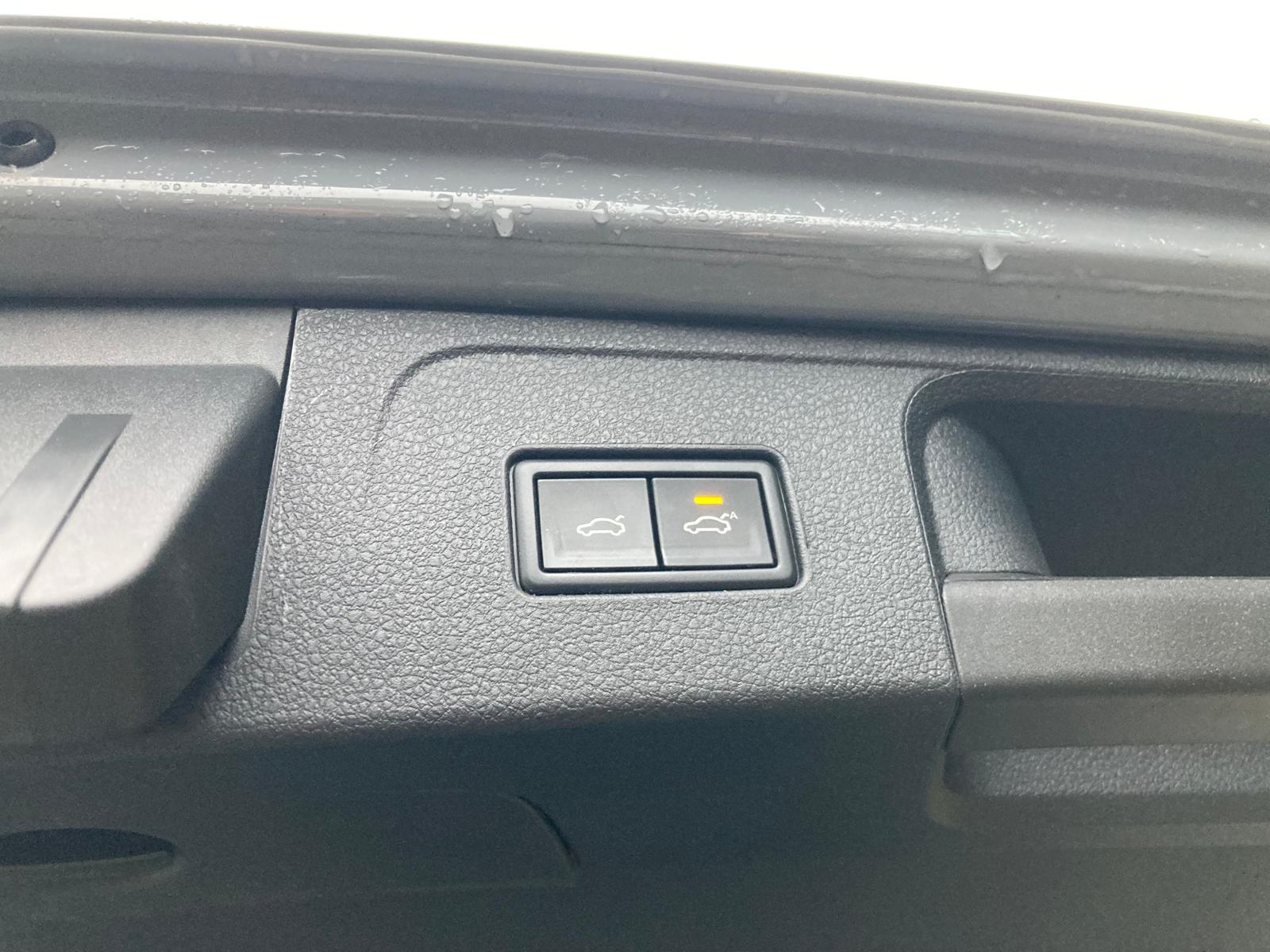 VW Passat Variant 2.0 TSI R-Line Edition 4Motion DSG-image-9