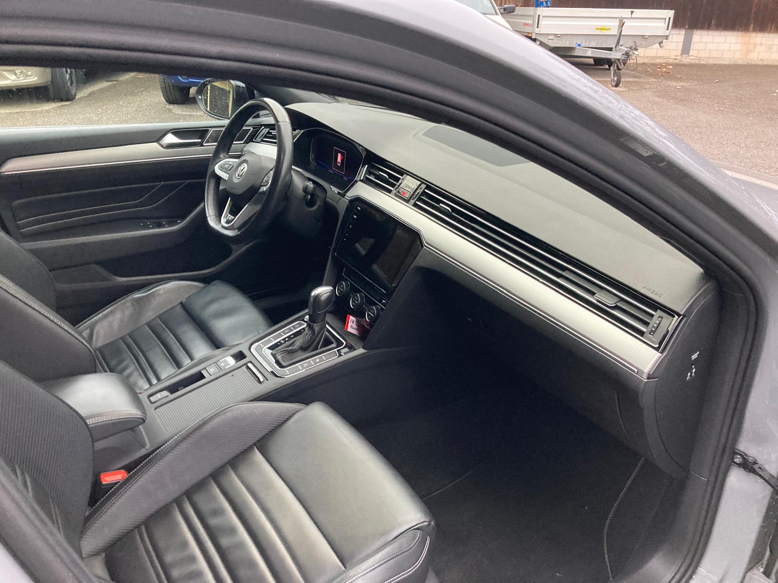 VW Passat Variant 2.0 TSI R-Line Edition 4Motion DSG-image-13