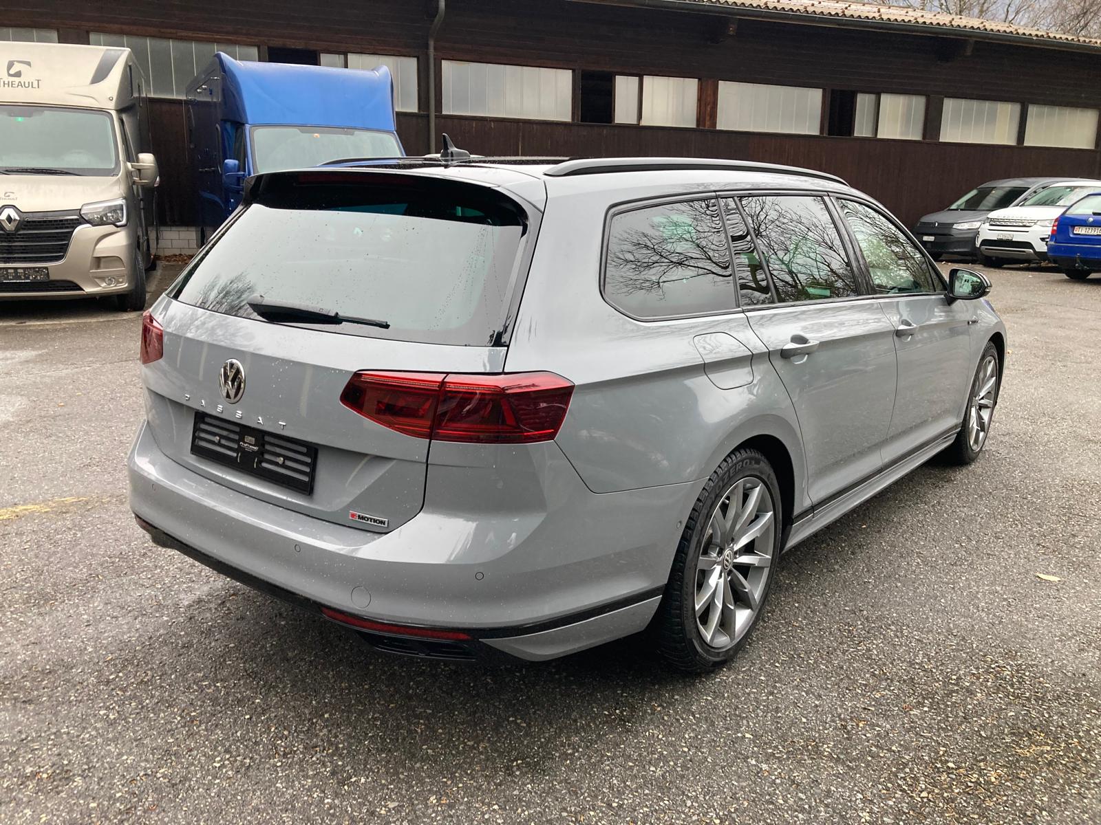 VW Passat Variant 2.0 TSI R-Line Edition 4Motion DSG-image-6