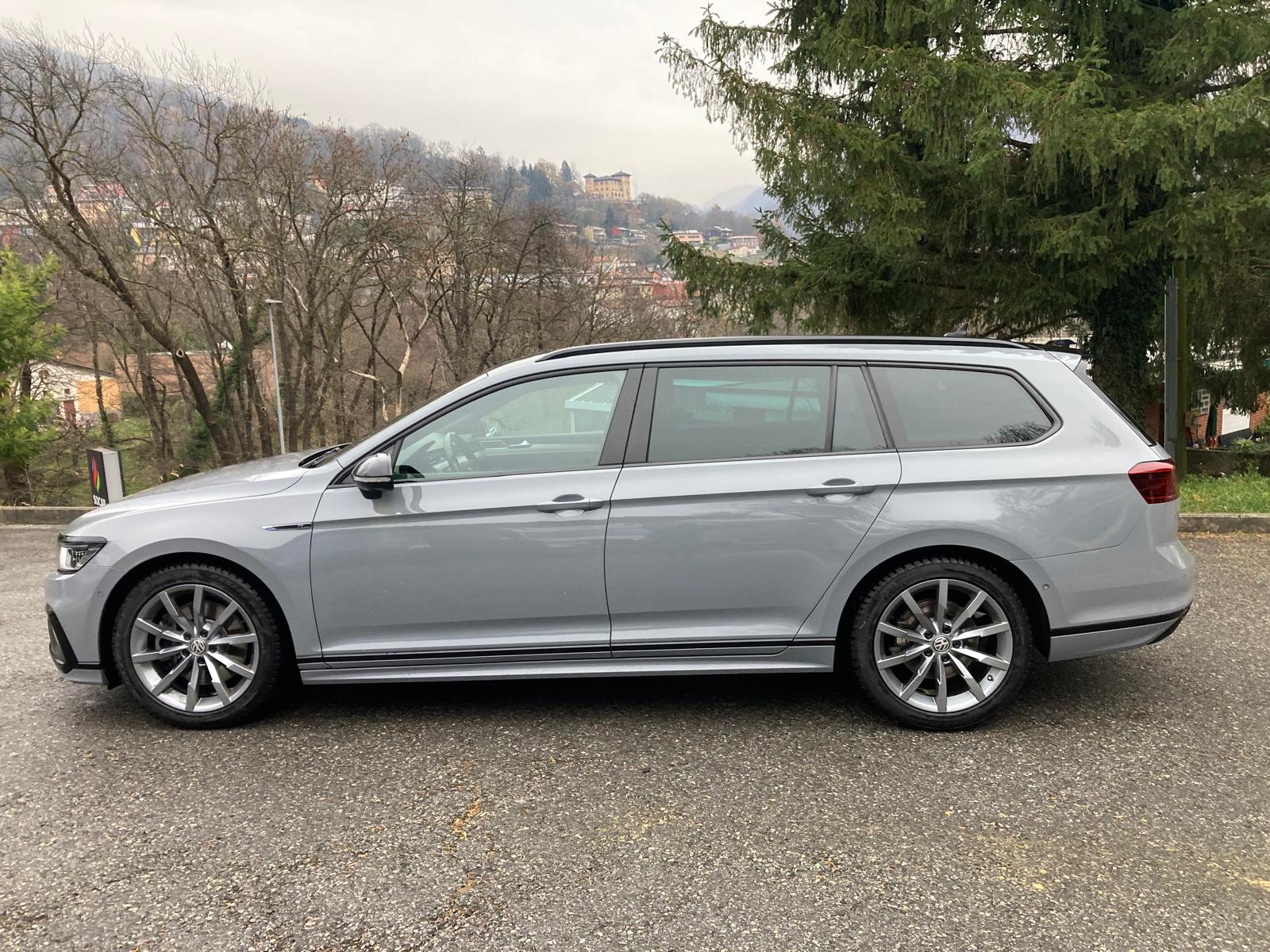 VW Passat Variant 2.0 TSI R-Line Edition 4Motion DSG-image-3