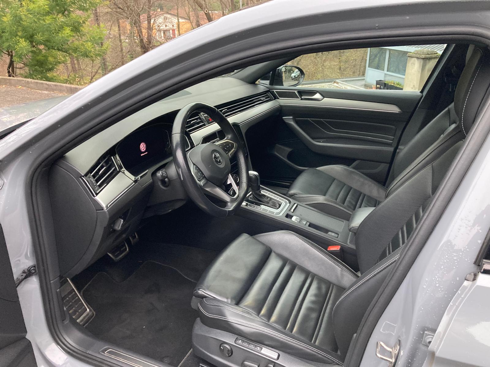 VW Passat Variant 2.0 TSI R-Line Edition 4Motion DSG-image-14
