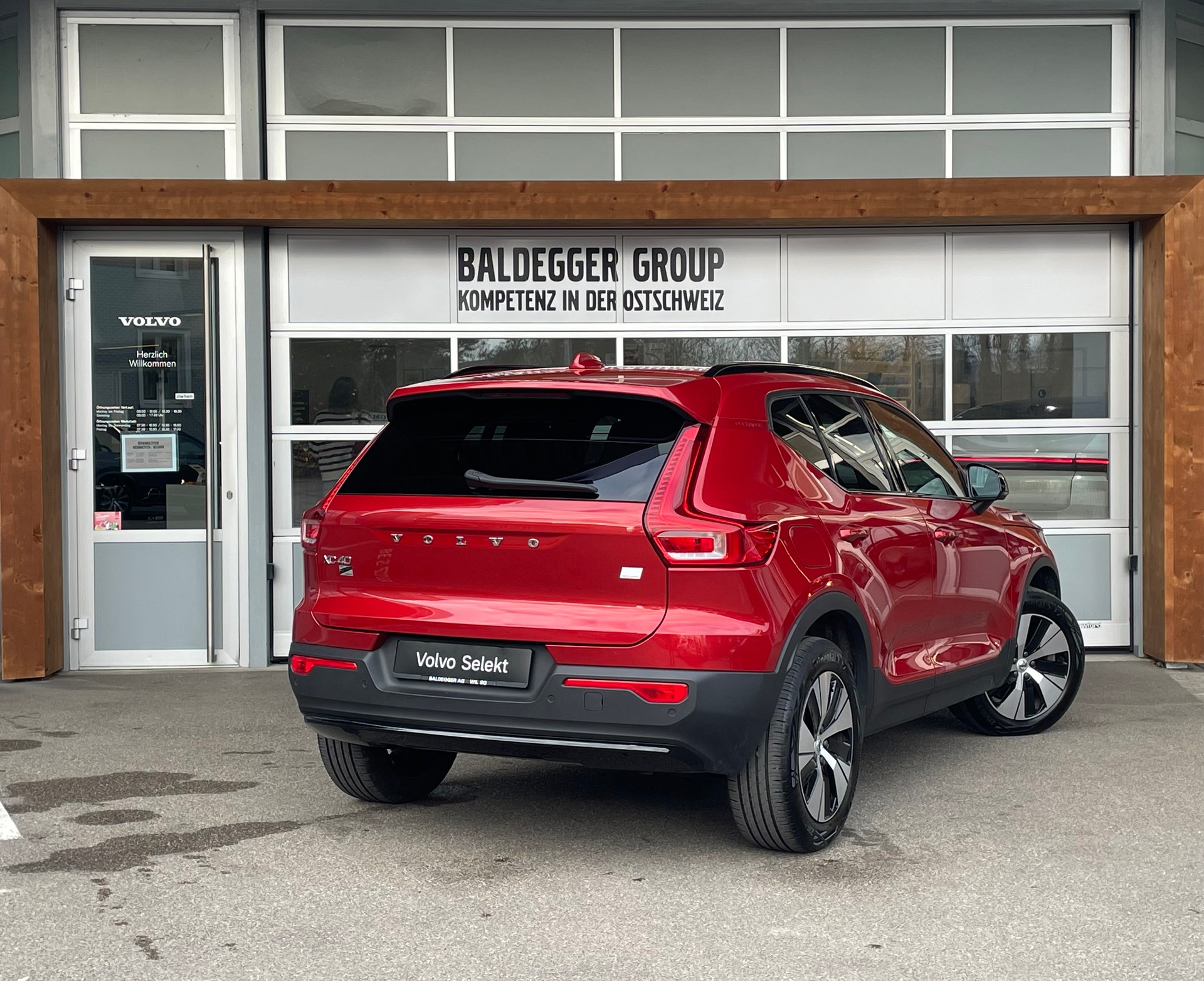 VOLVO XC40 1.5 T4 PiH R-Design-image-2